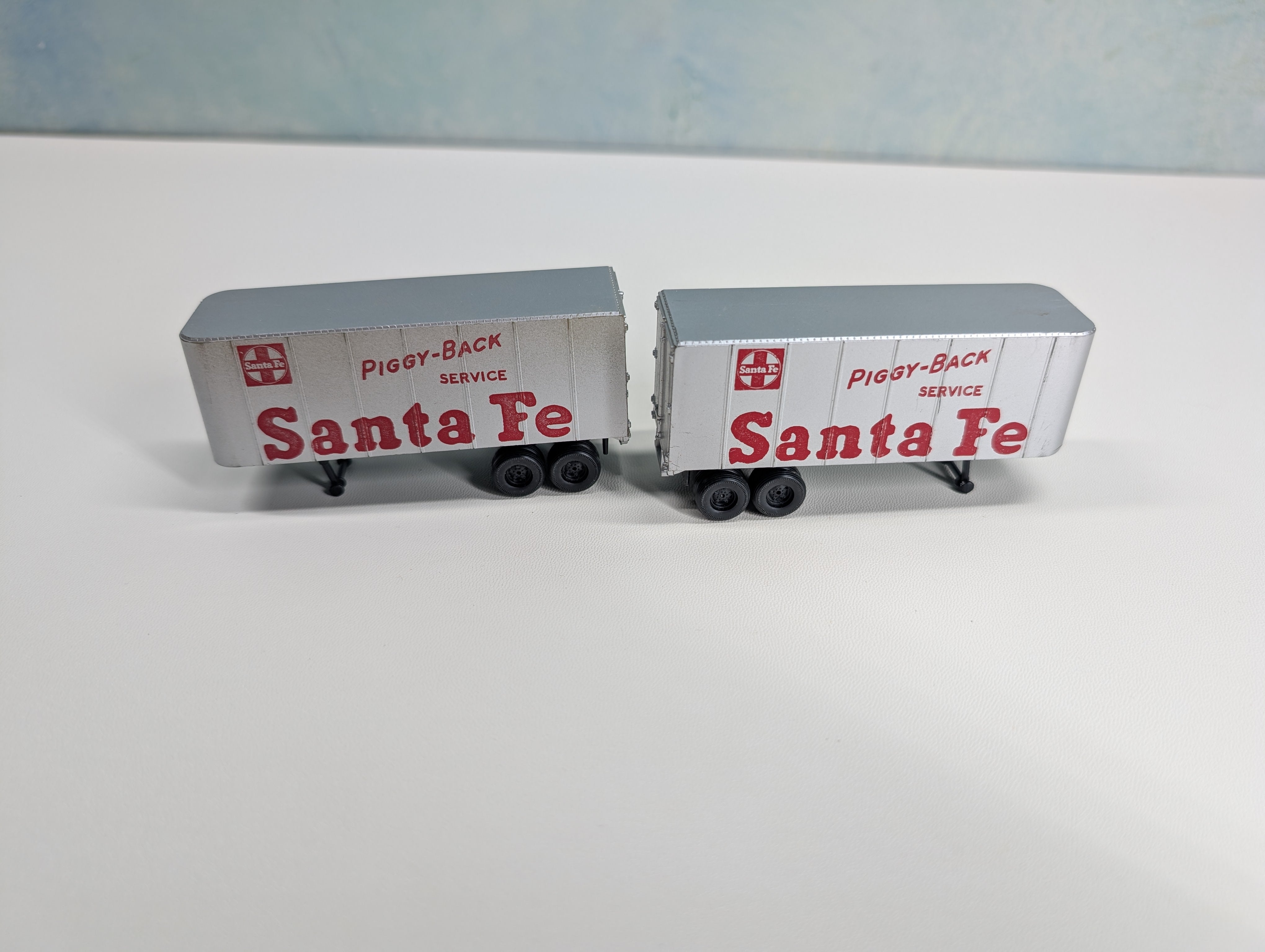 USED Tyco HO Scale Piggyback Trailers Santa Fe (2 pcs)