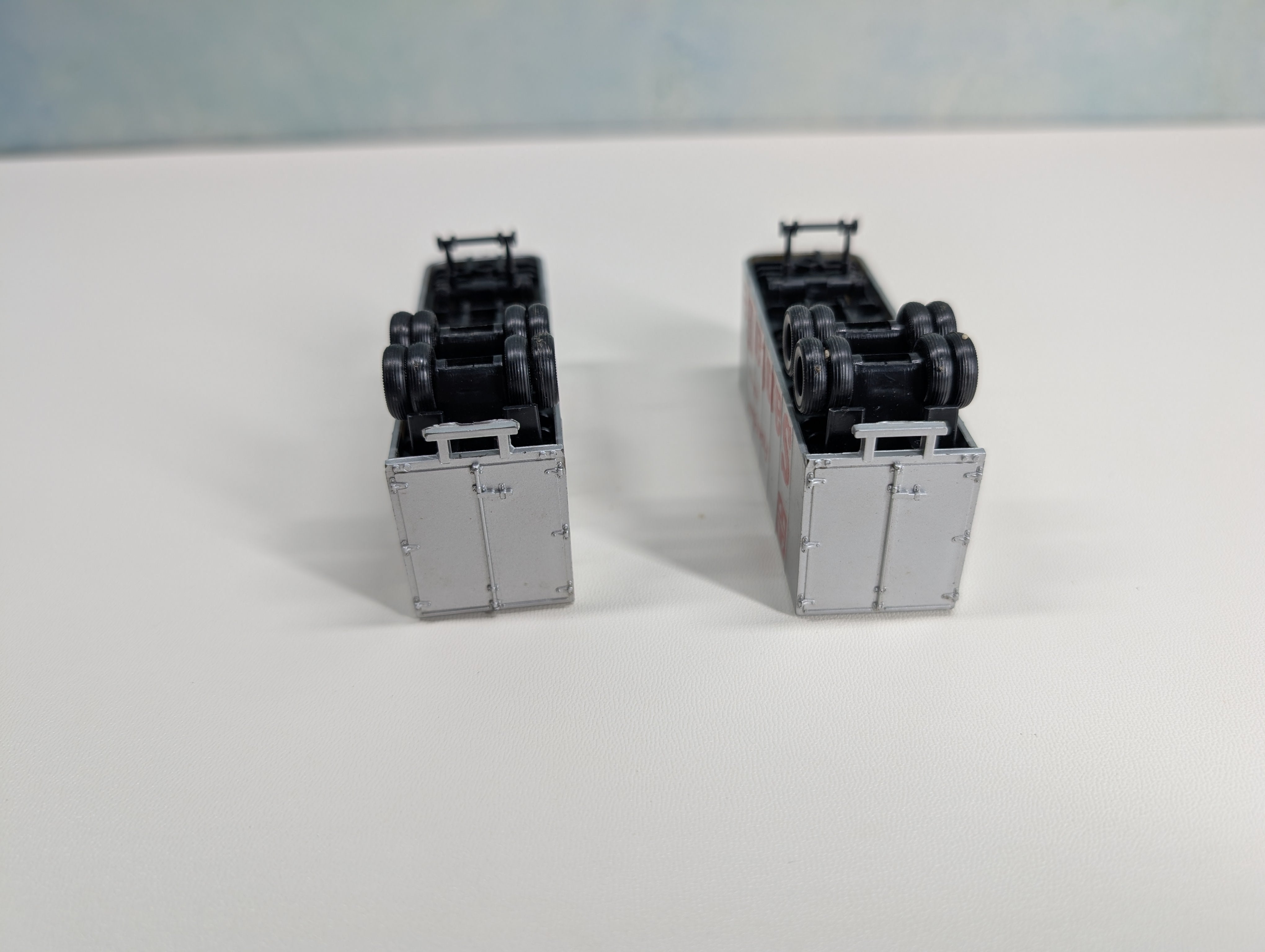 USED Tyco HO Scale Piggyback Trailers Santa Fe (2 pcs)
