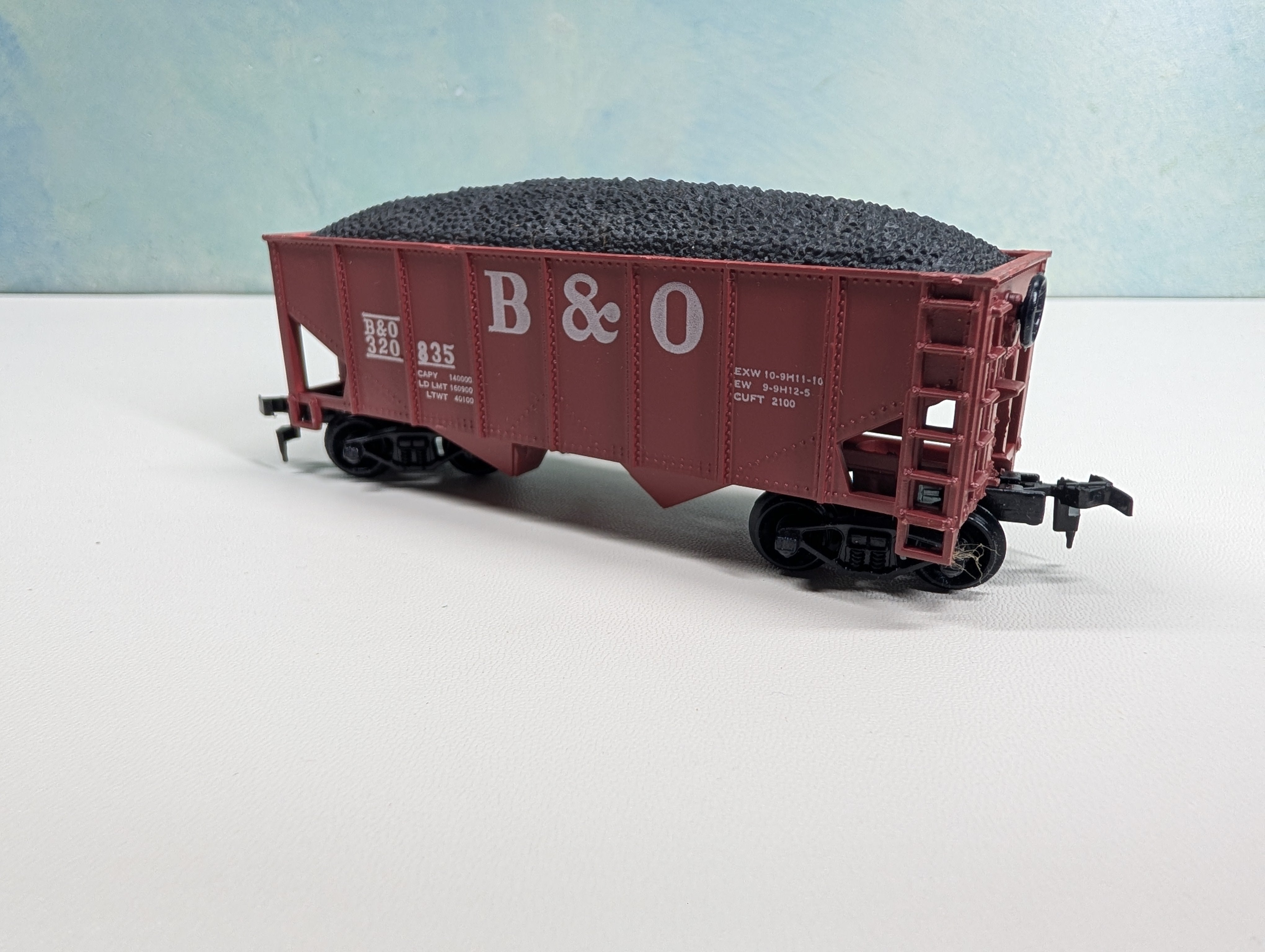 USED HO Scale 2 Bay Coal Hopper Baltimore and Ohio B&O #320835