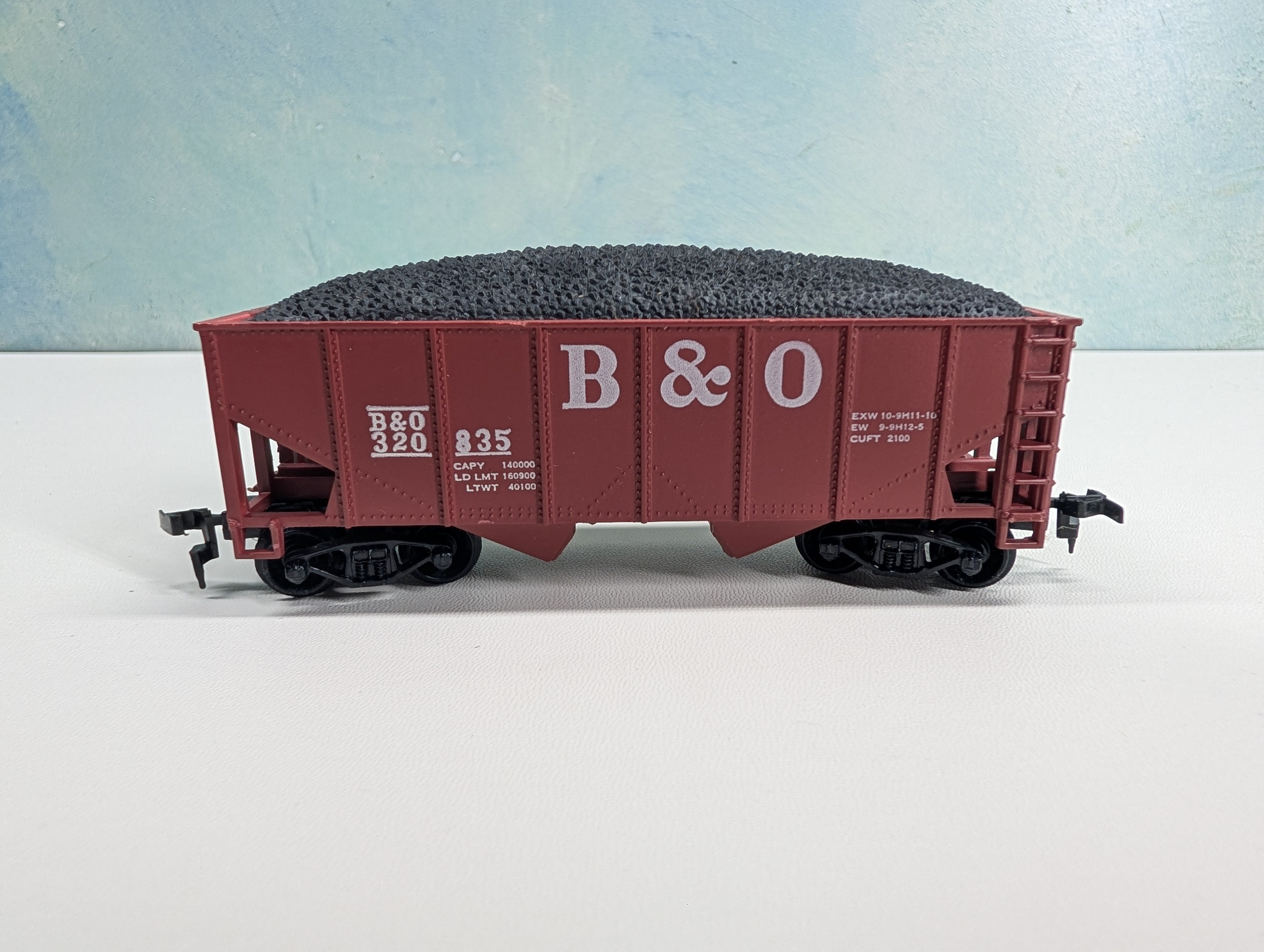 USED HO Scale 2 Bay Coal Hopper Baltimore and Ohio B&O #320835