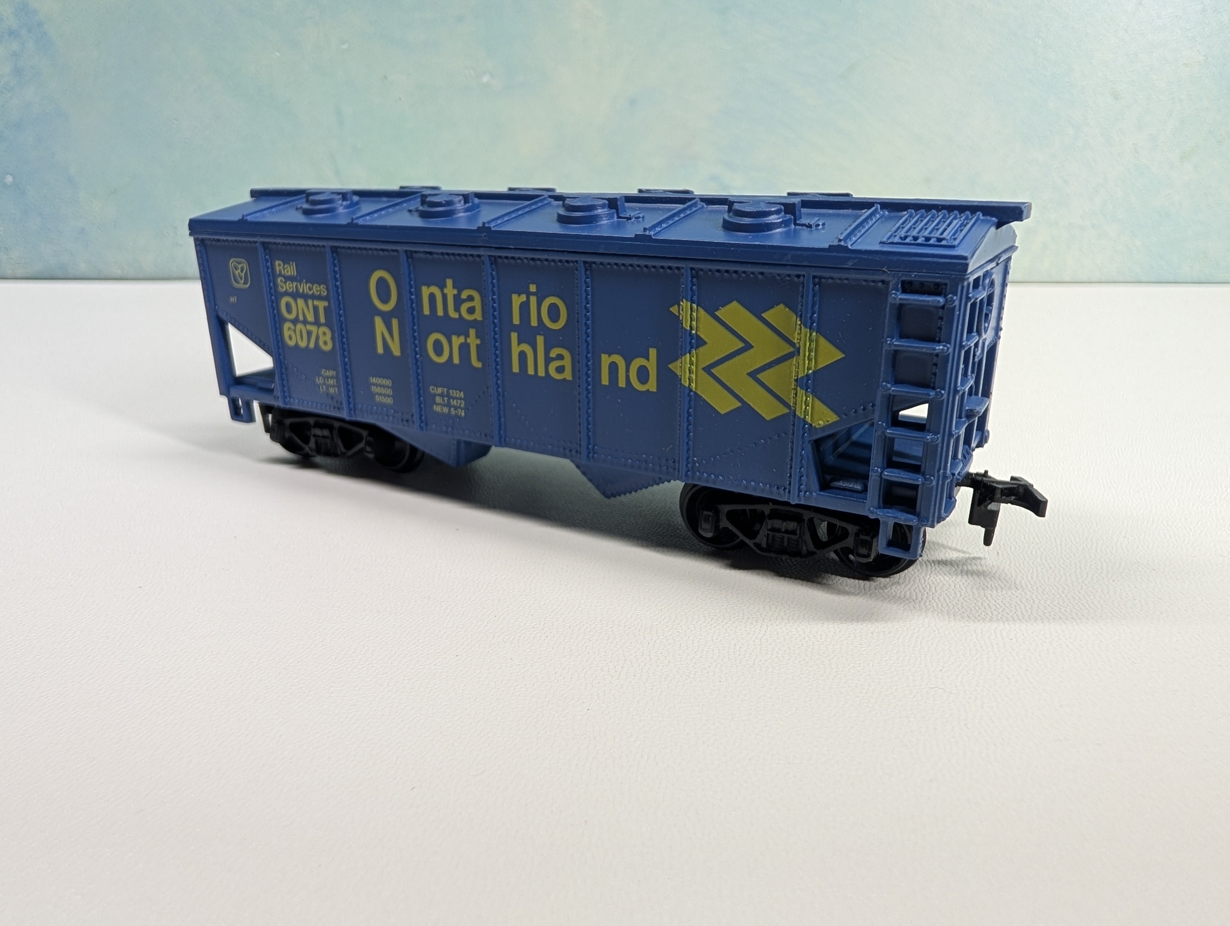 USED HO Scale 2 Bay Covered Hopper Ontario Northland ONT #6078