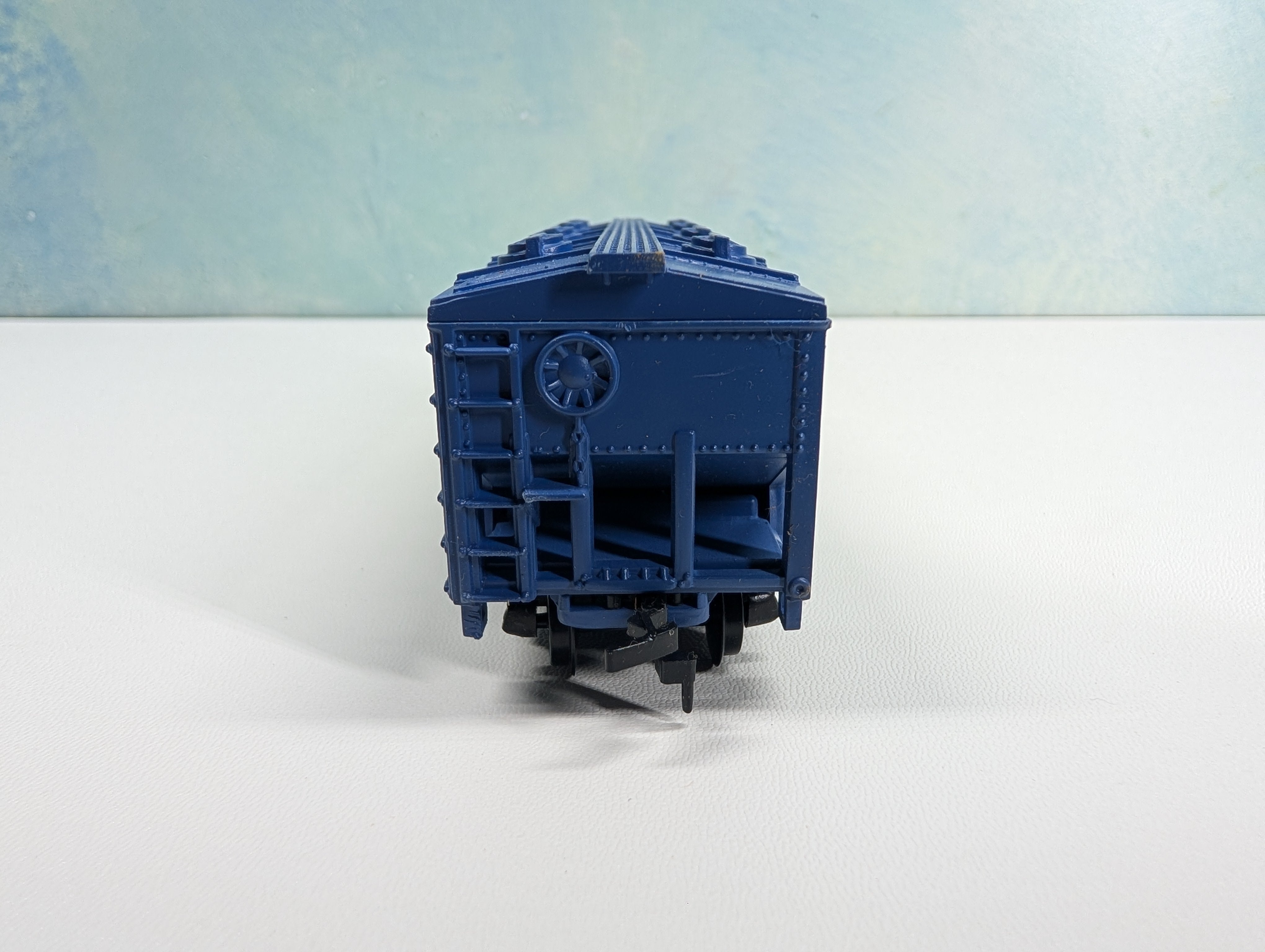 USED HO Scale 2 Bay Covered Hopper Ontario Northland ONT #6078
