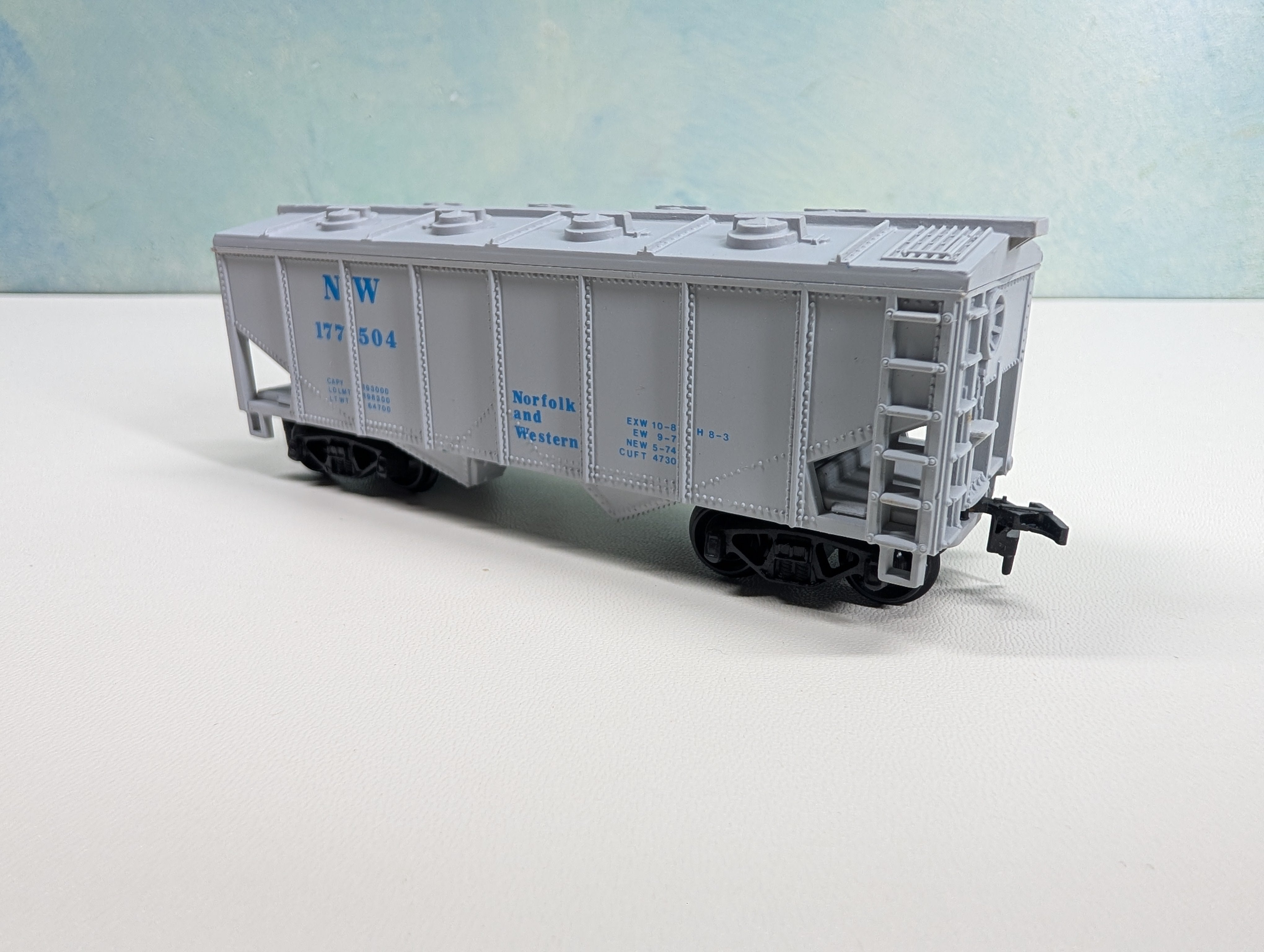 USED HO Scale 2 Bay Covered Hopper Norfolk & Western NW #177504
