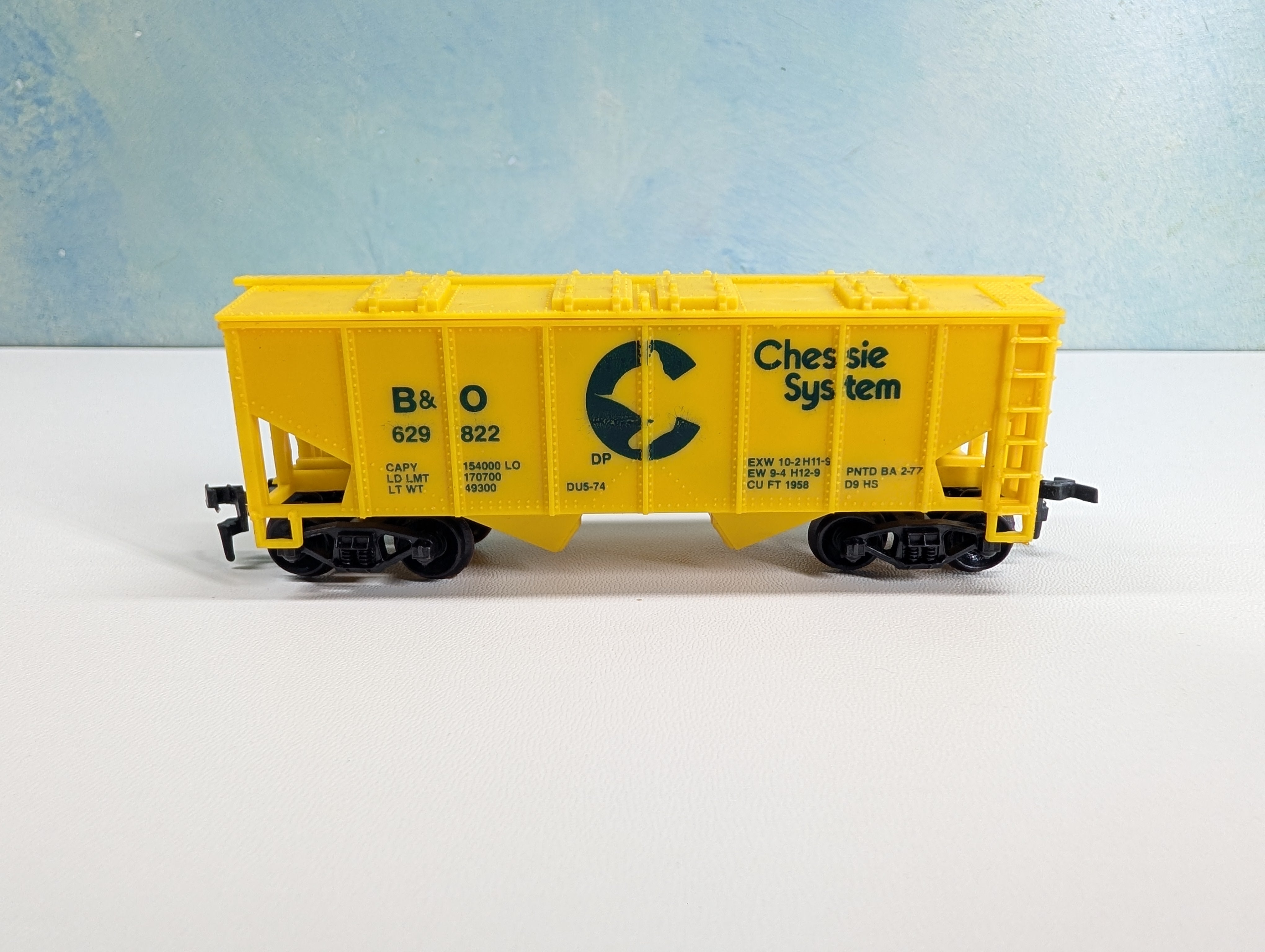 USED HO Scale 2 Bay Covered Hopper Chessie System B&O #629822