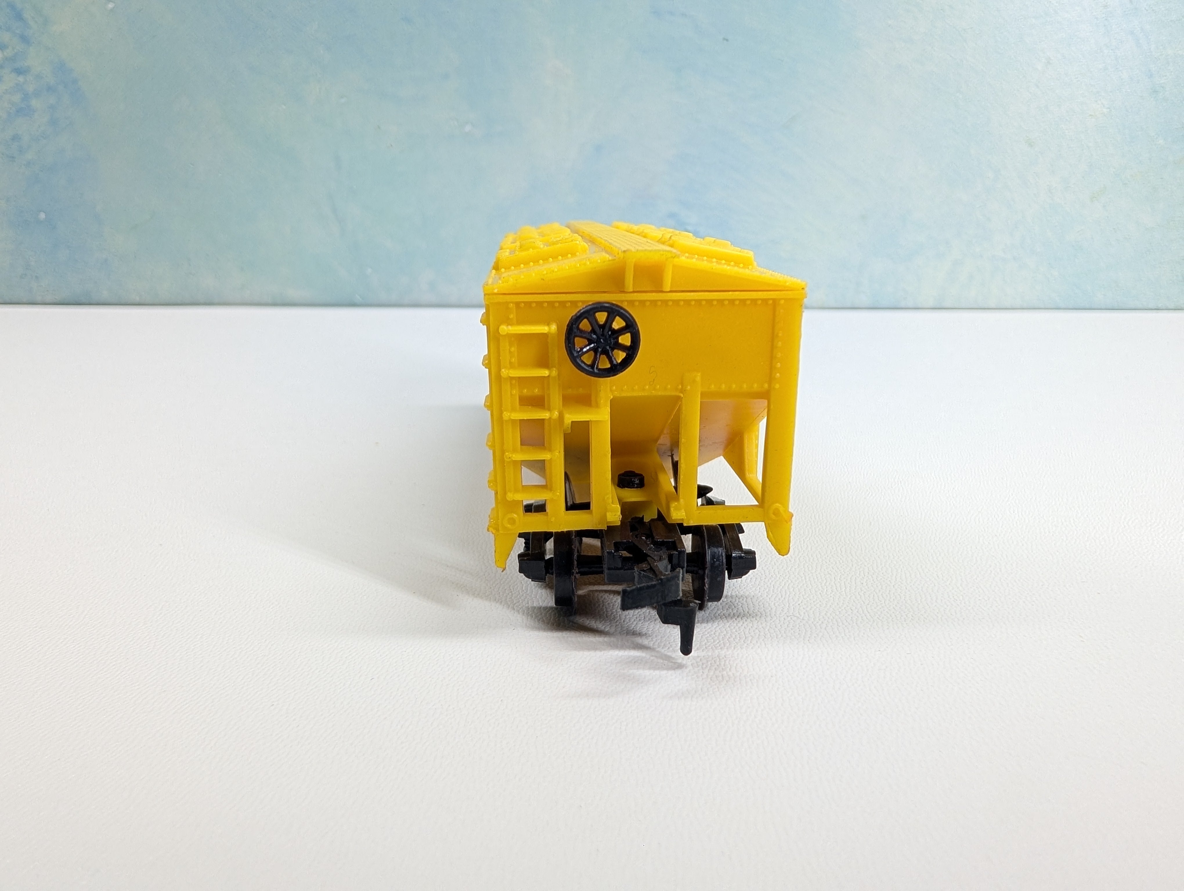 USED HO Scale 2 Bay Covered Hopper Chessie System B&O #629822