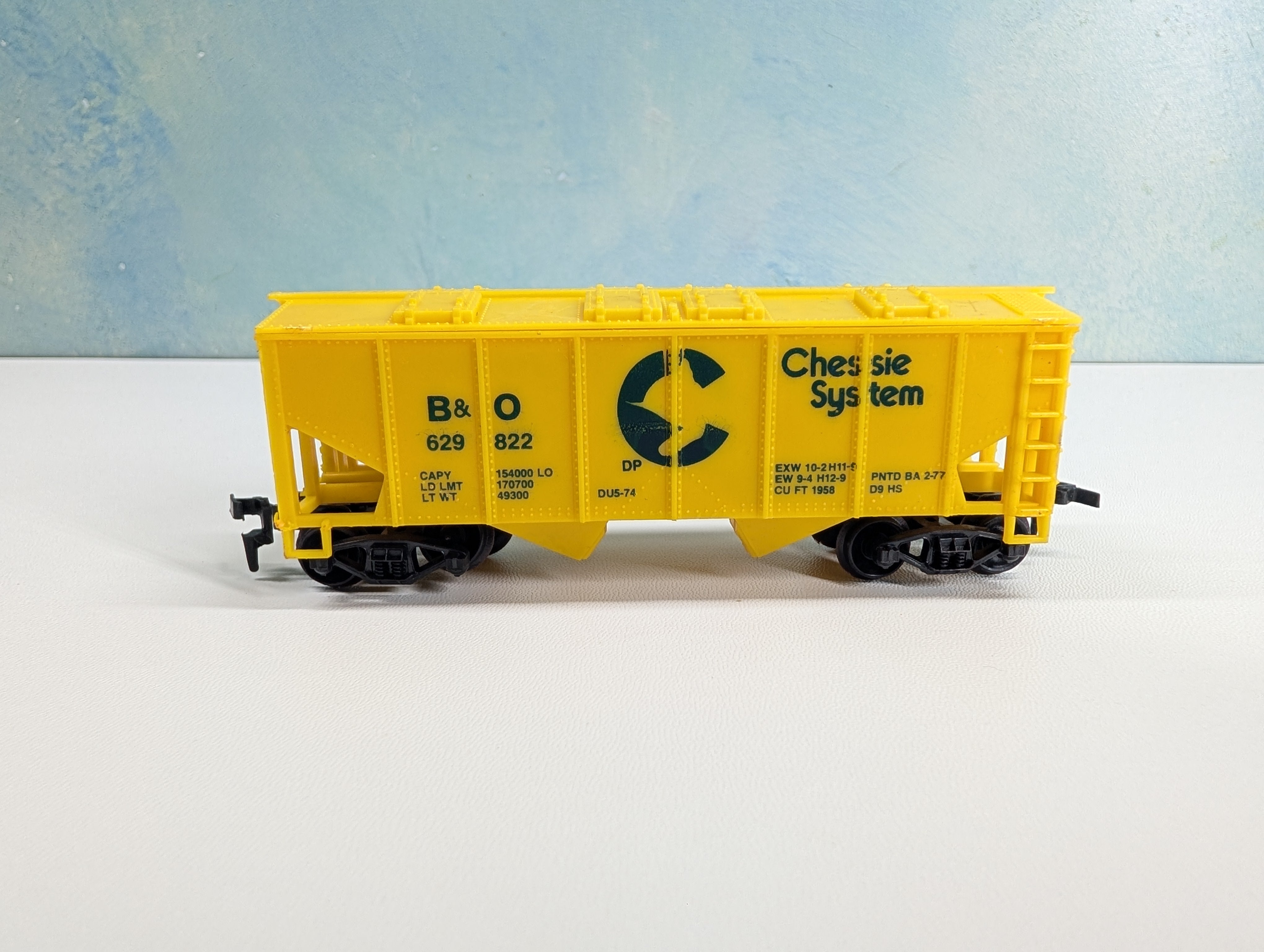 USED HO Scale 2 Bay Covered Hopper Chessie System B&O #629822