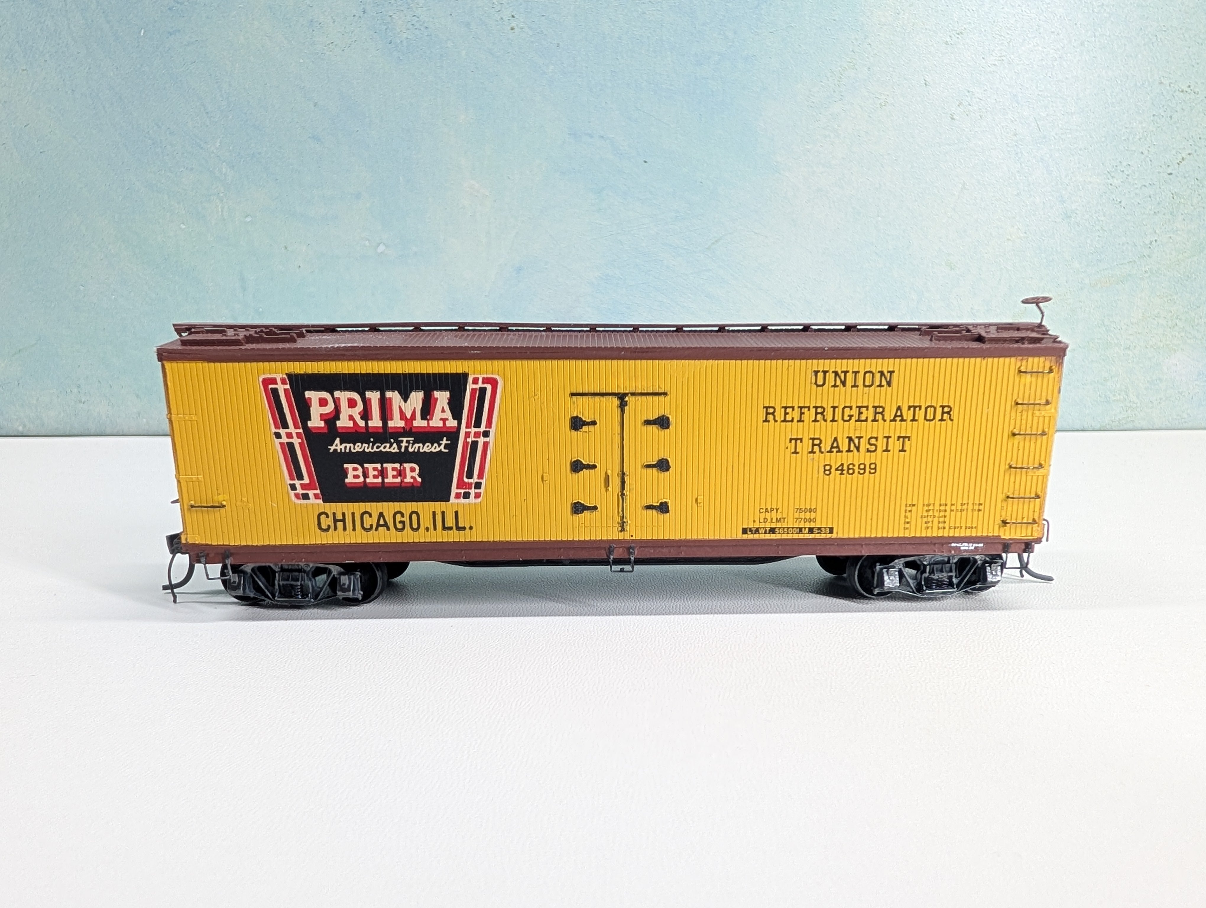 USED HO Scale 41' Wood Reefer, Built Kit Prima Beer URT #84699 Metal Wheels