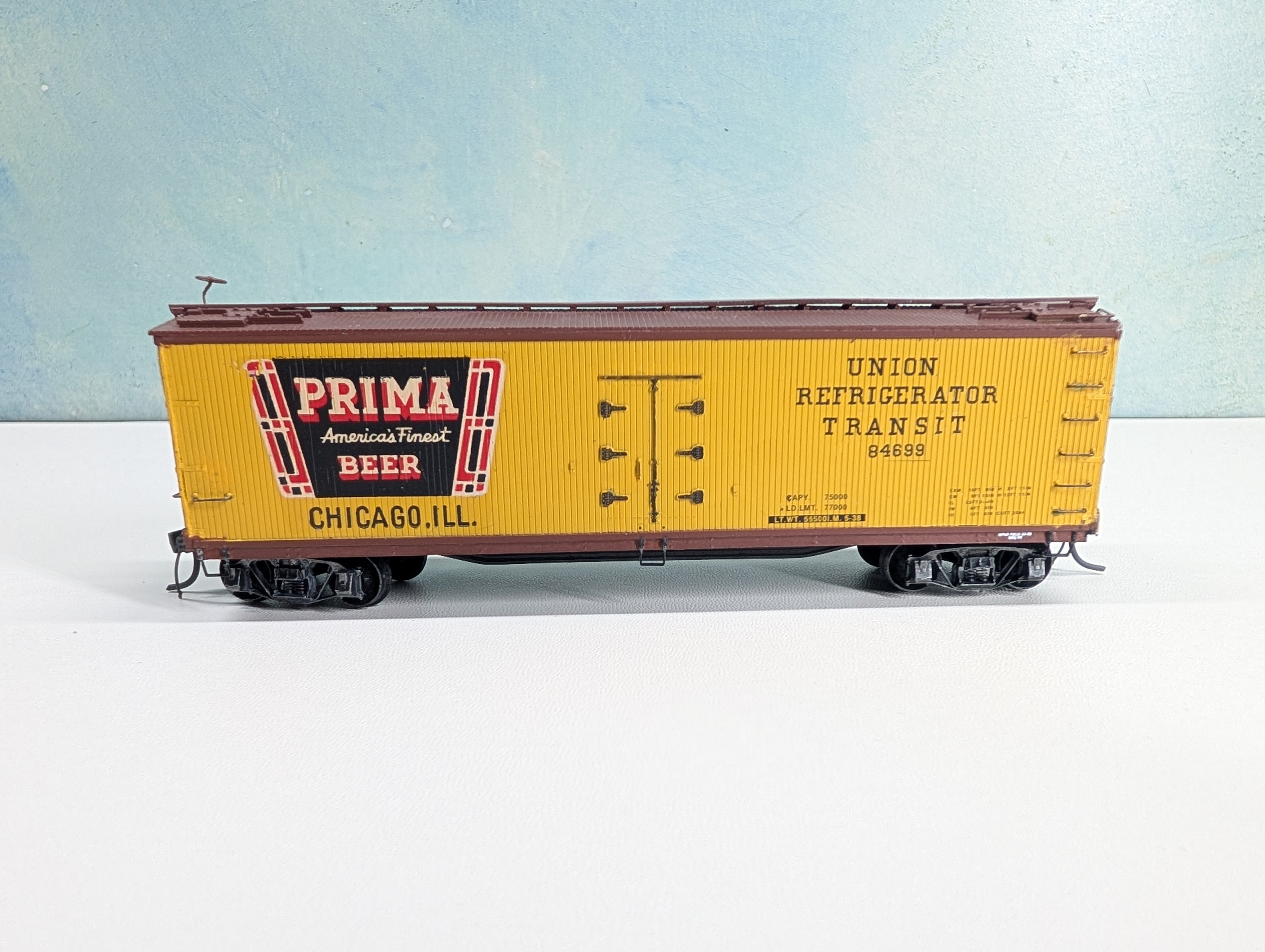 USED HO Scale 41' Wood Reefer, Built Kit Prima Beer URT #84699 Metal Wheels
