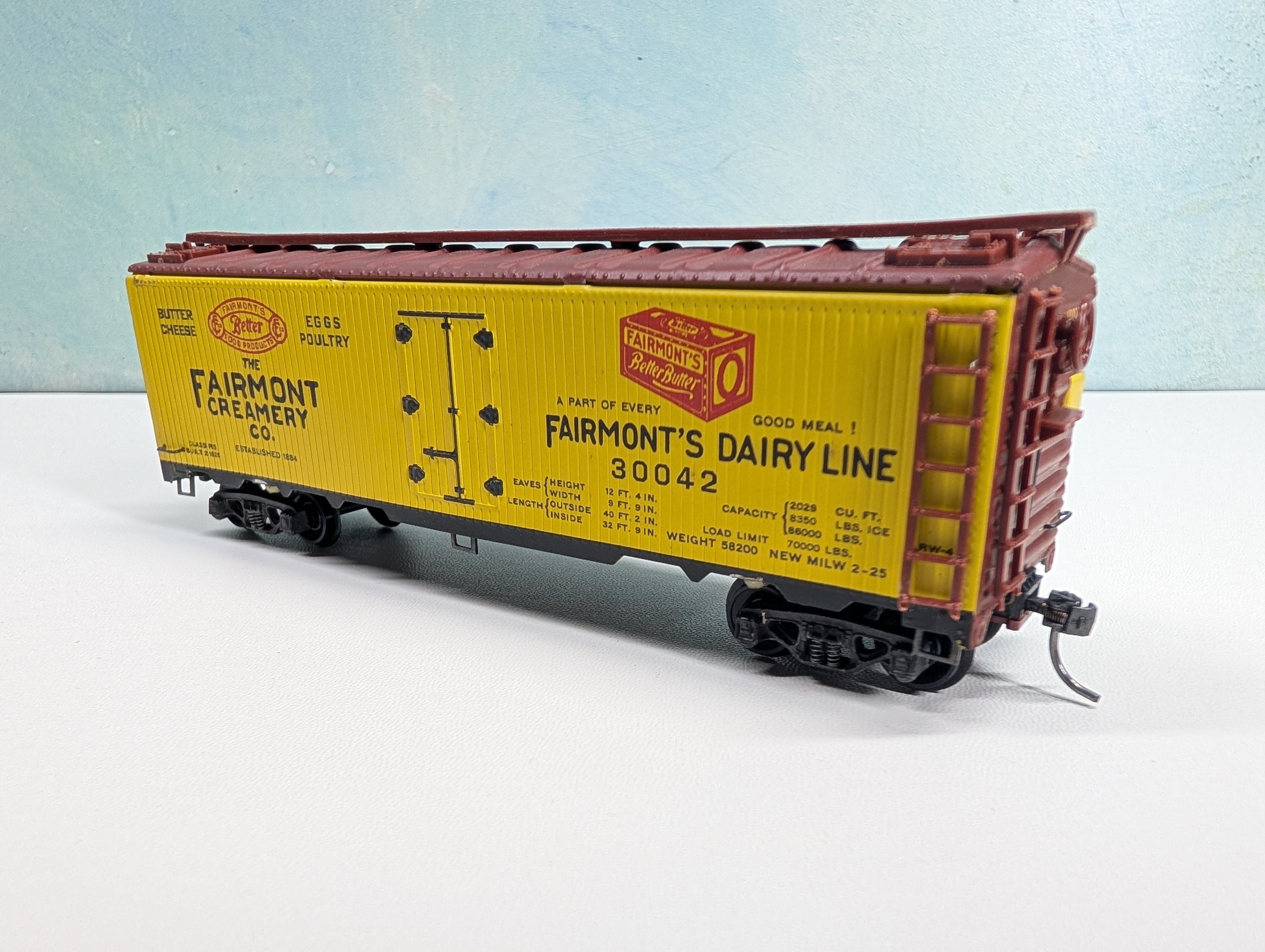 USED Varney HO Scale 41' Wood Reefer, Metal Fairmont Creamery Co #30042 Butter, Cheese, Eggs, Poultry