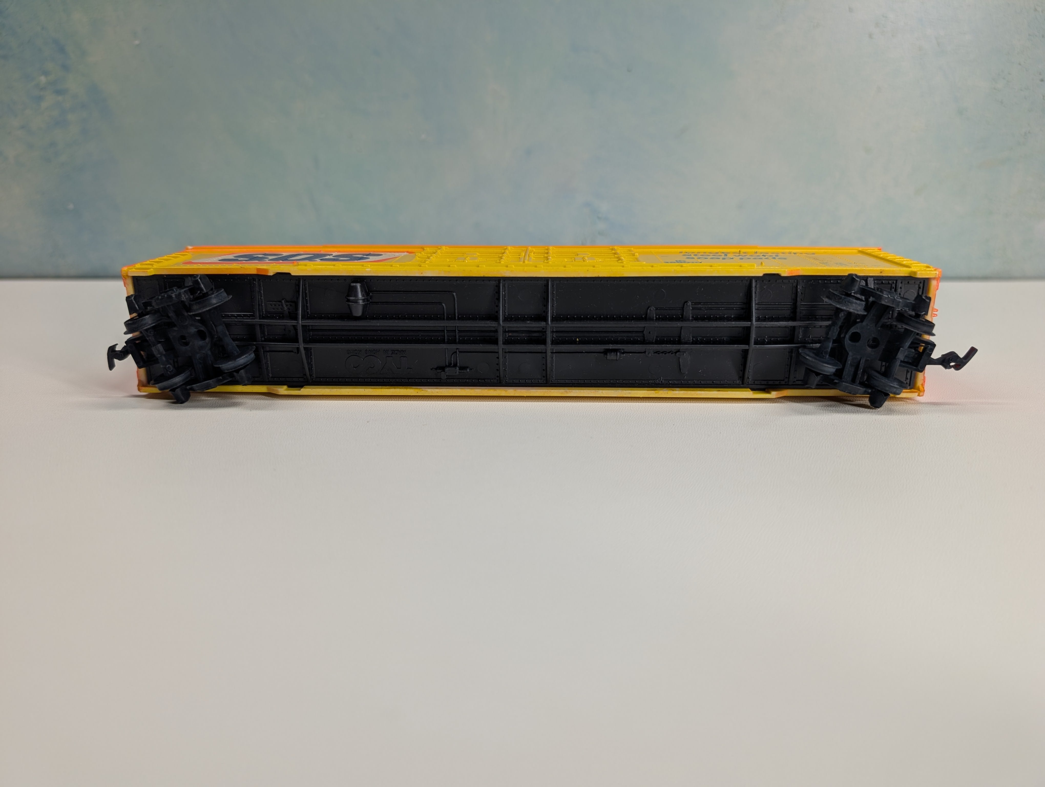 USED Tyco HO Scale 62' Billboard Box Car S.O.S. IC #259010