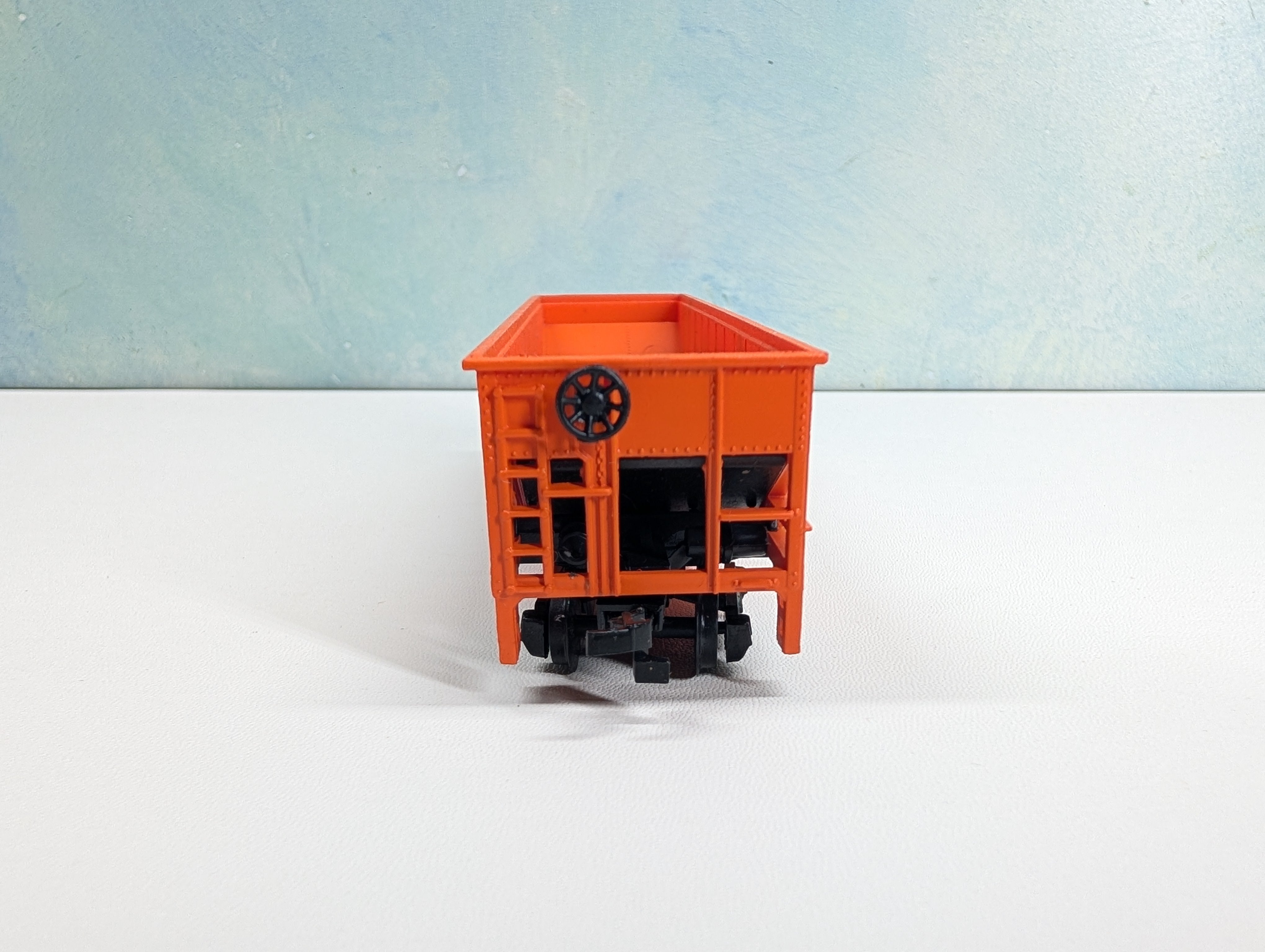 USED Bachmann HO Scale Billboard Quad Hopper Reese's Pieces Peanut Butter
