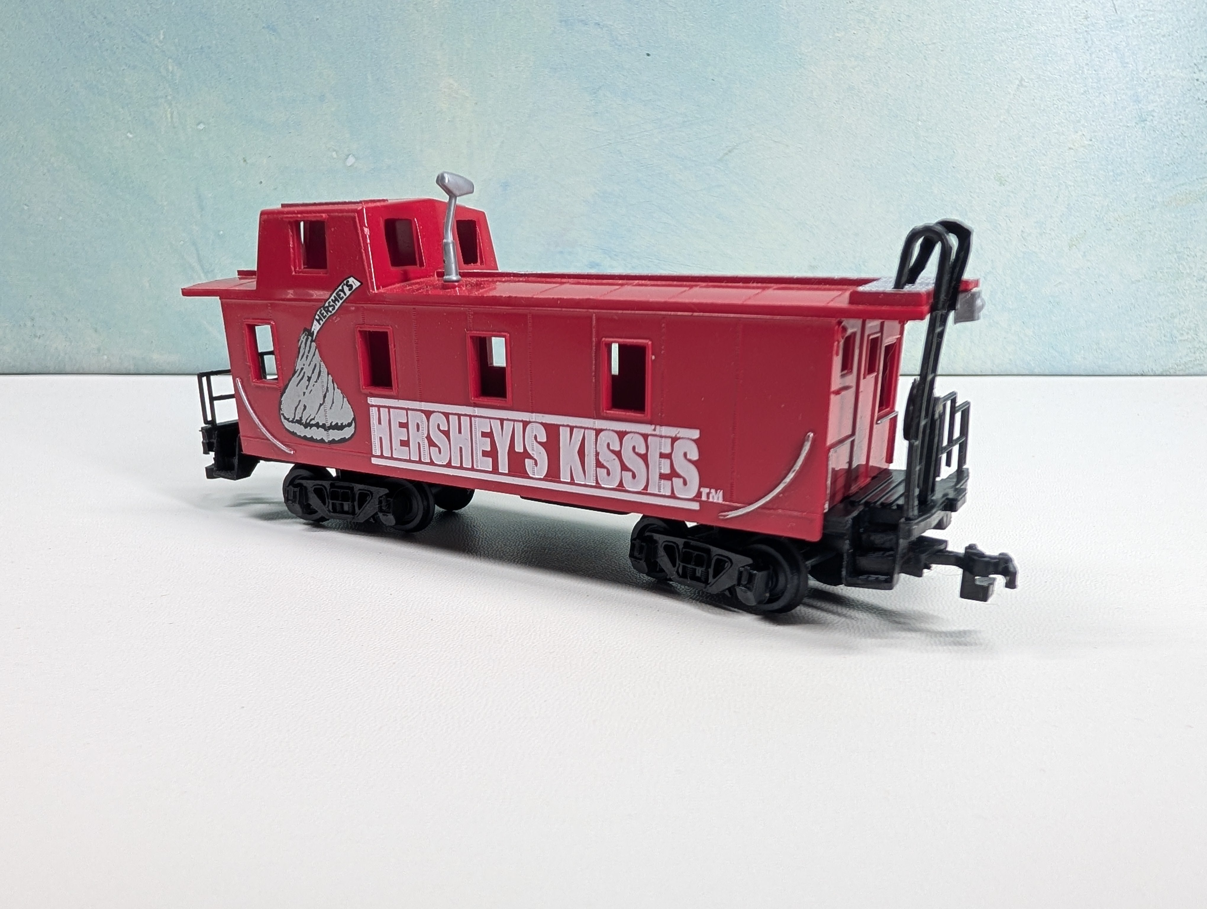 USED Bachmann HO Scale Billboard Caboose Hershey's Kisses