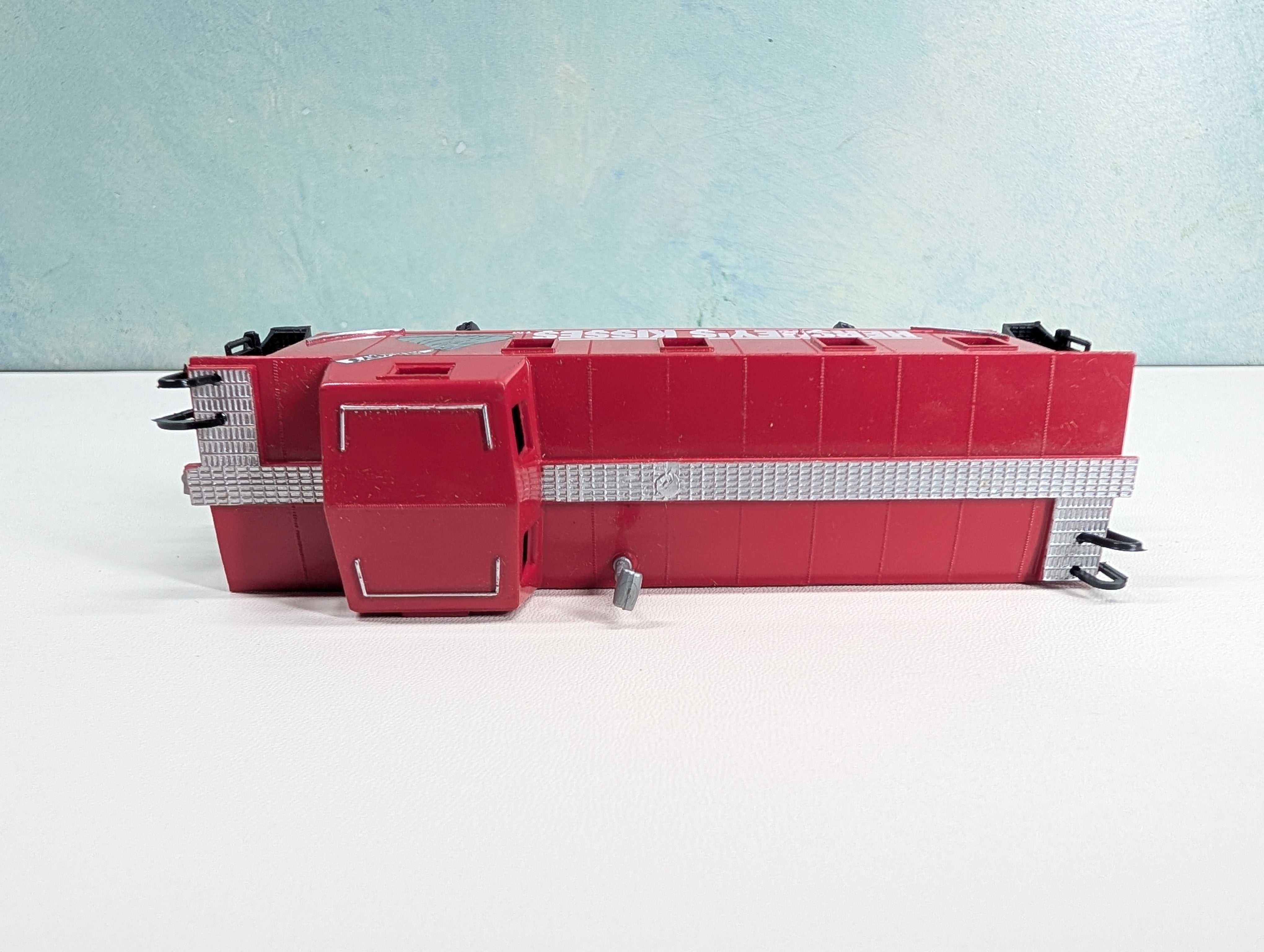 USED Bachmann HO Scale Billboard Caboose Hershey's Kisses