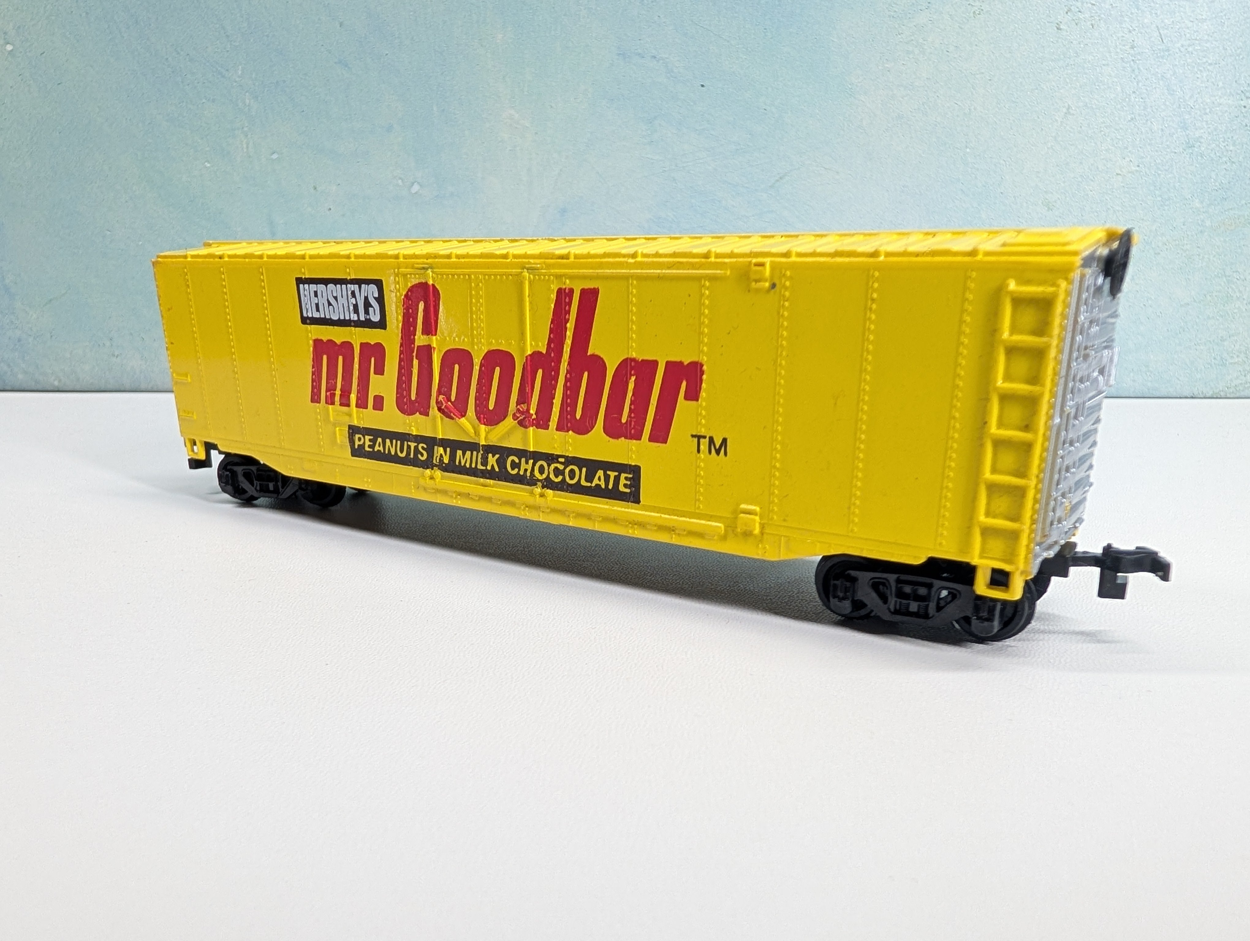 USED Bachmann HO Scale 50' Billboard Box Car Hershey's Mr. Goodbar Peanuts in Milk Chocolate