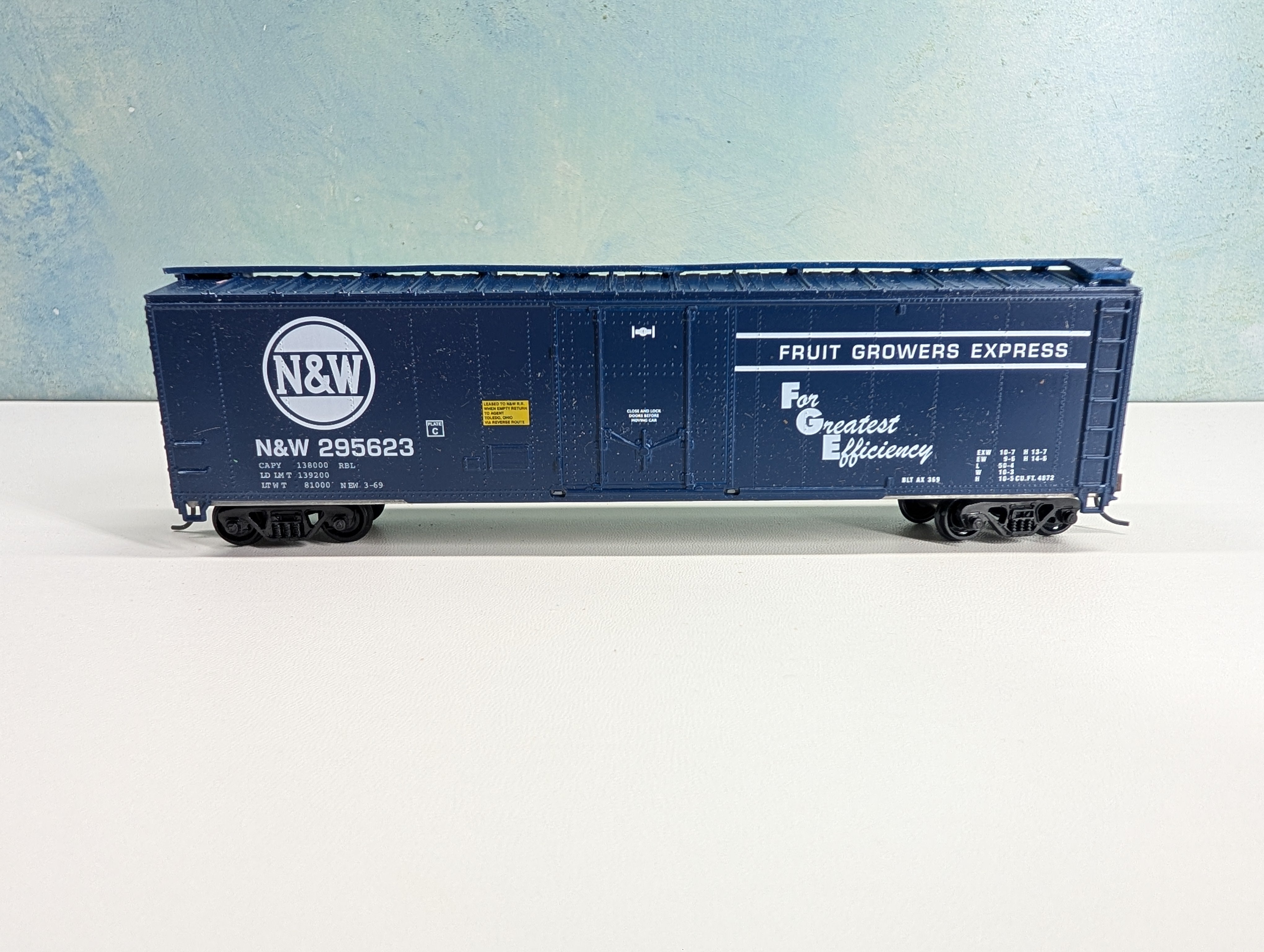 USED Roundhouse HO Scale 50' Plug Door Box Car Norfolk & Western N&W #295623 Fruit Growers