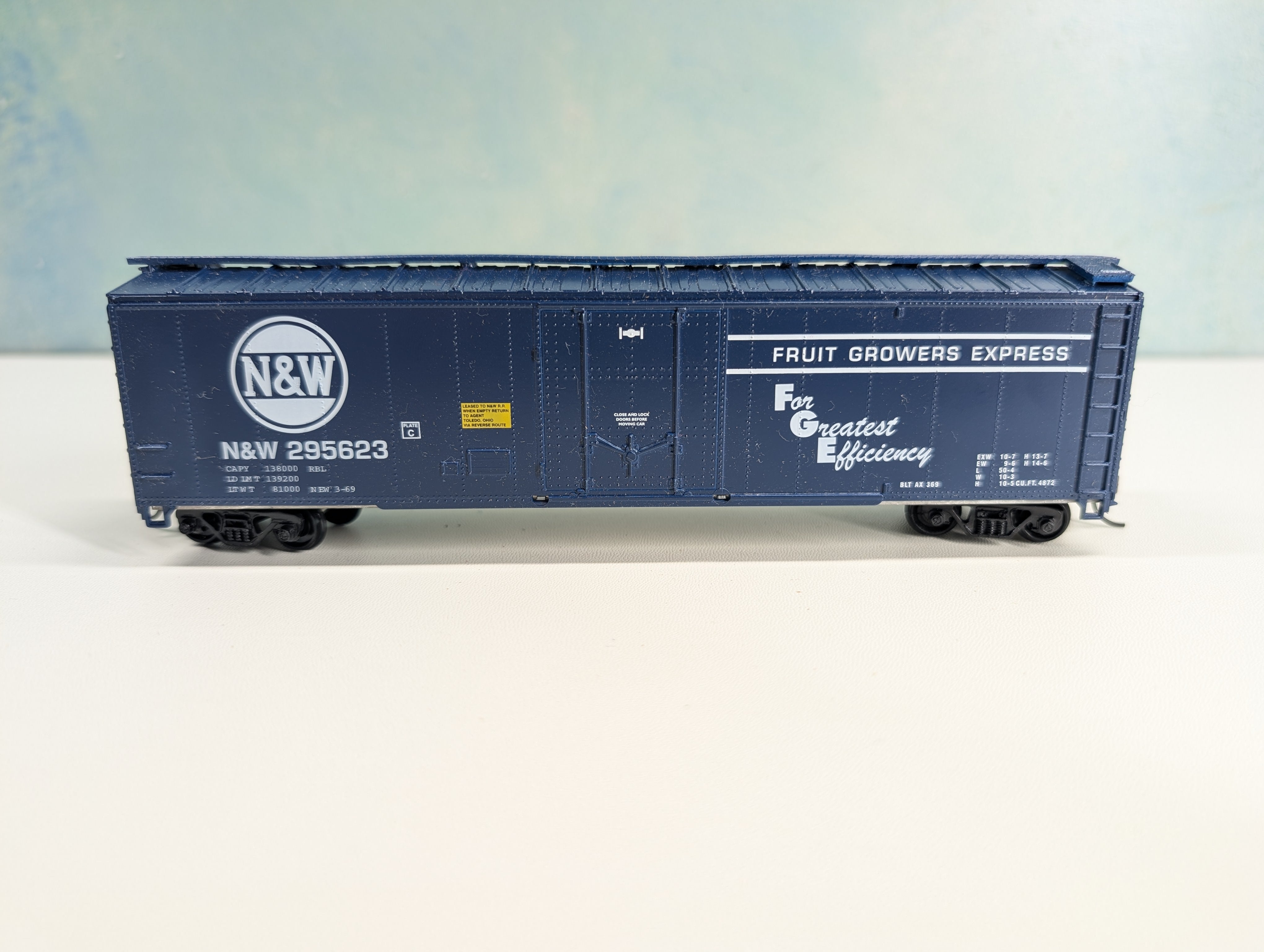 USED Roundhouse HO Scale 50' Plug Door Box Car Norfolk & Western N&W #295623 Fruit Growers