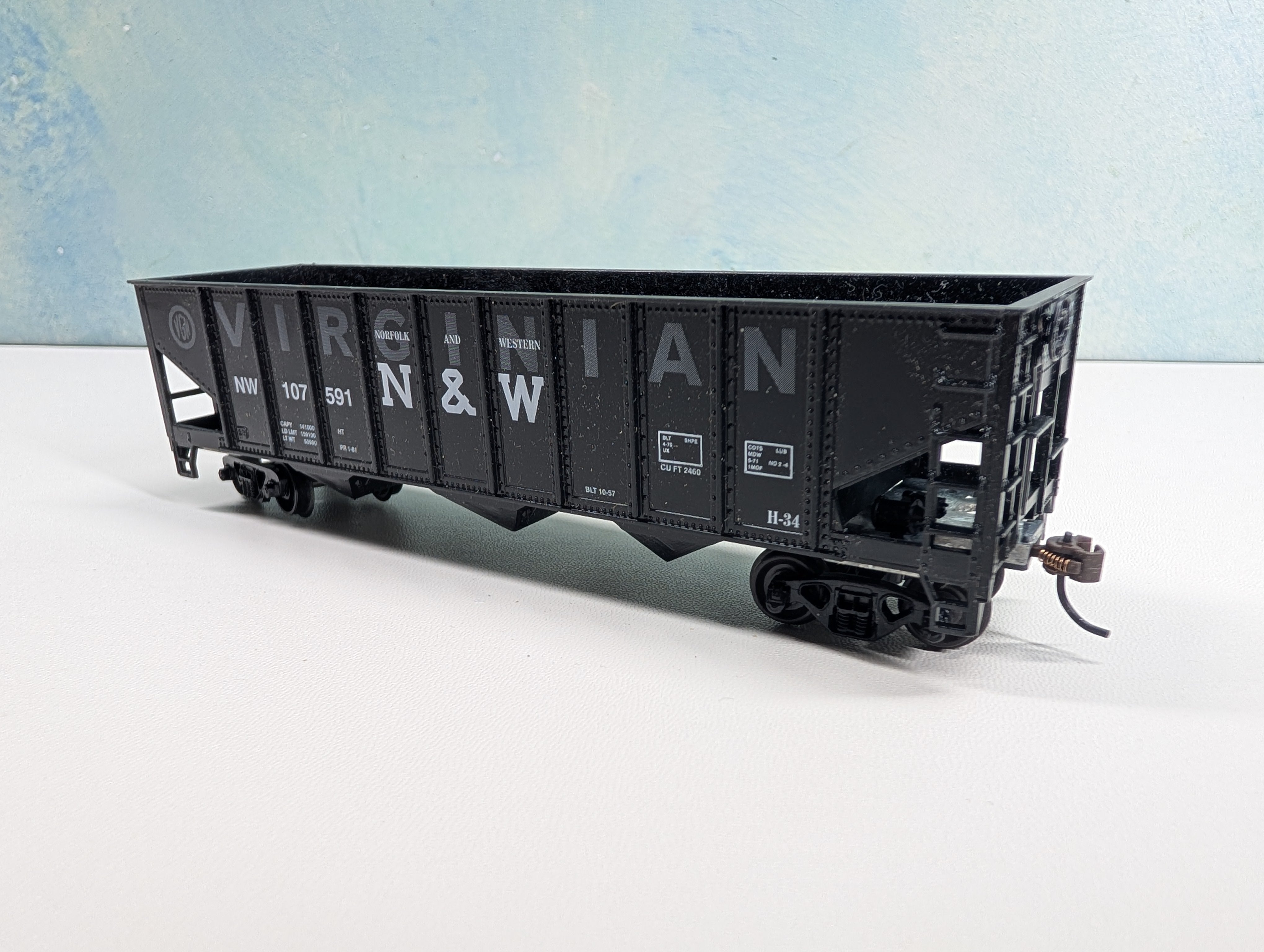 USED Roundhouse HO Scale 40' Rib-Side 3 Bay Hopper Norfolk & Western NW #107591 EX Virginian