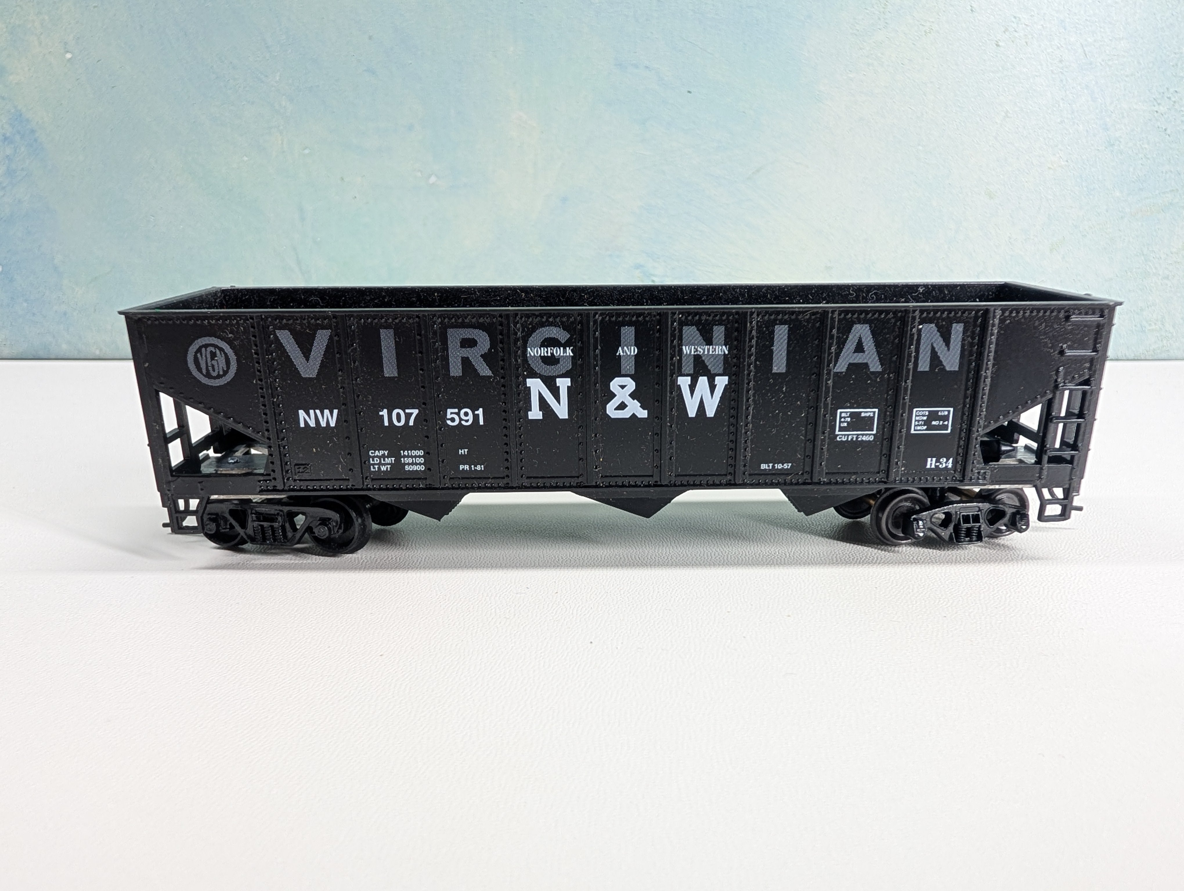 USED Roundhouse HO Scale 40' Rib-Side 3 Bay Hopper Norfolk & Western NW #107591 EX Virginian