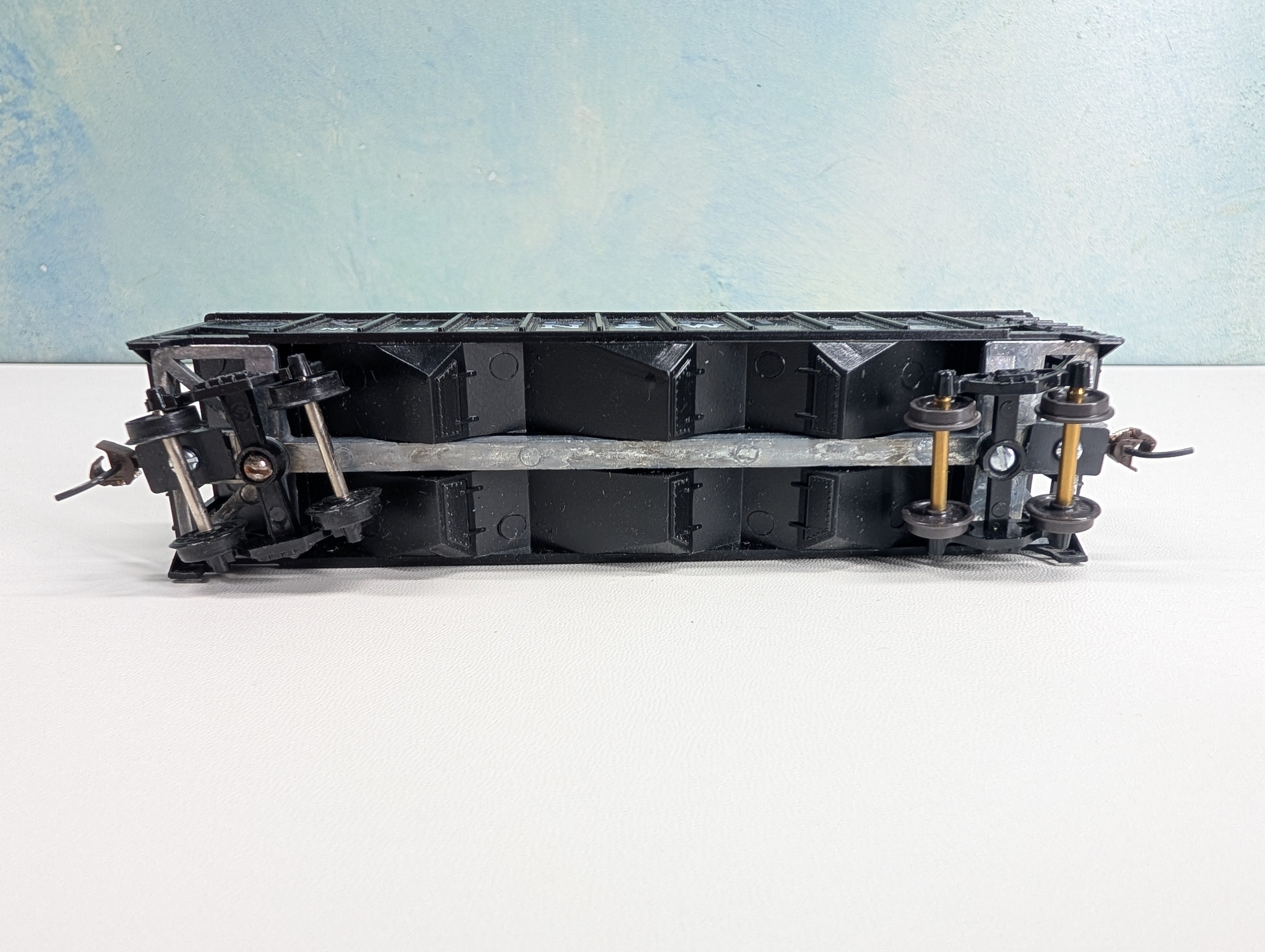 USED Roundhouse HO Scale 40' Rib-Side 3 Bay Hopper Norfolk & Western NW #107591 EX Virginian