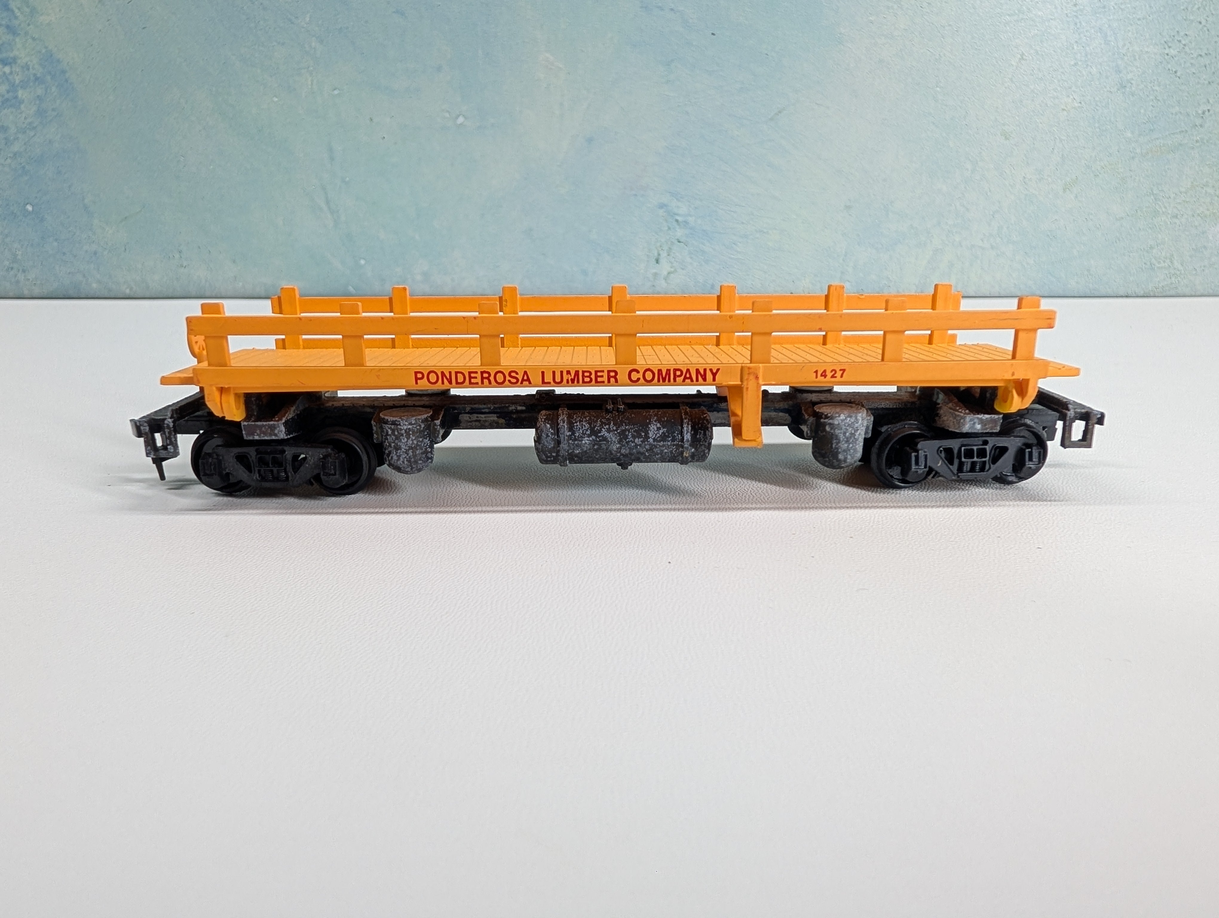USED Bachmann HO Scale Log Dump Car Ponderosa Lumber Co #1427