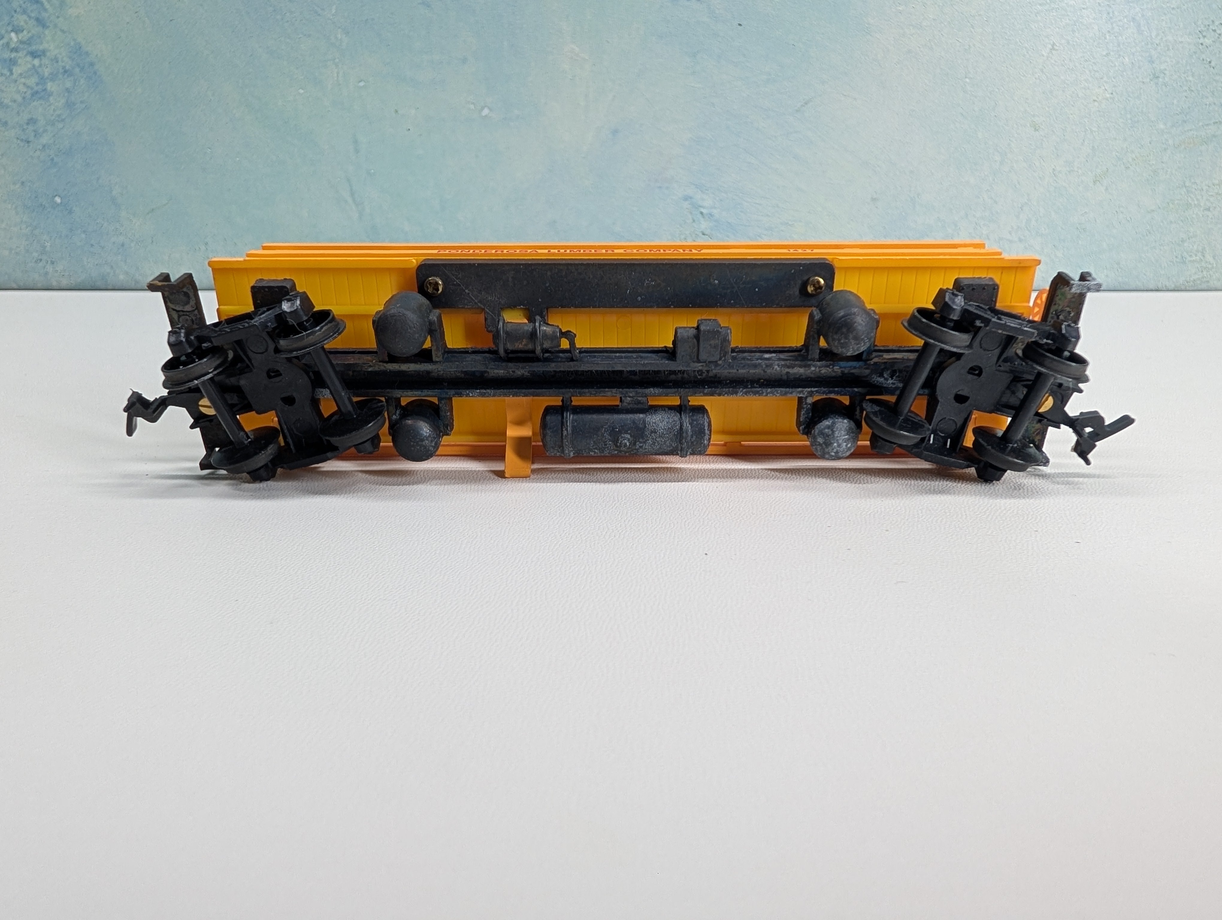 USED Bachmann HO Scale Log Dump Car Ponderosa Lumber Co #1427
