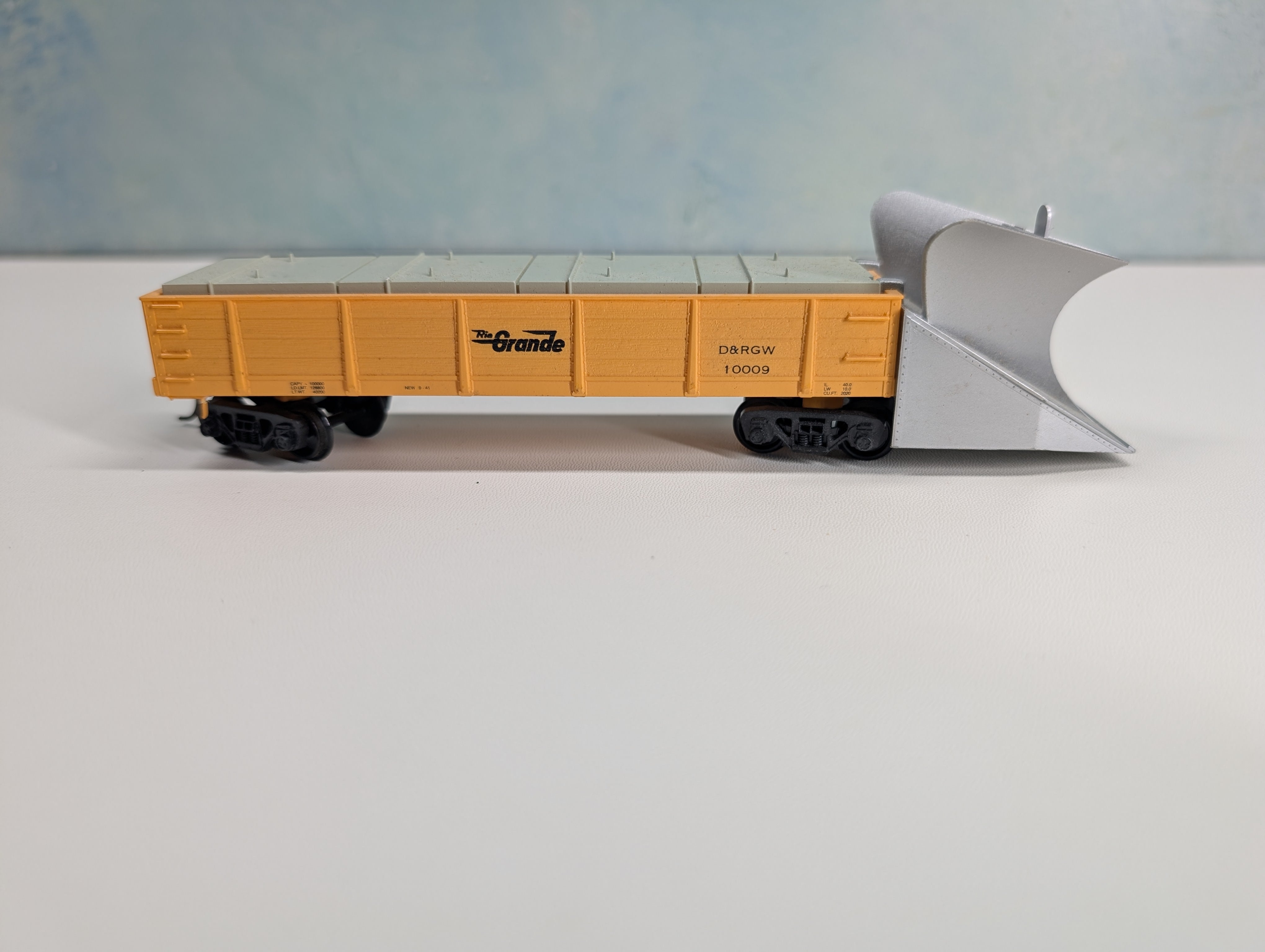 USED Mehano HO Scale Snow Plow Rio Grande D&RGW #10009