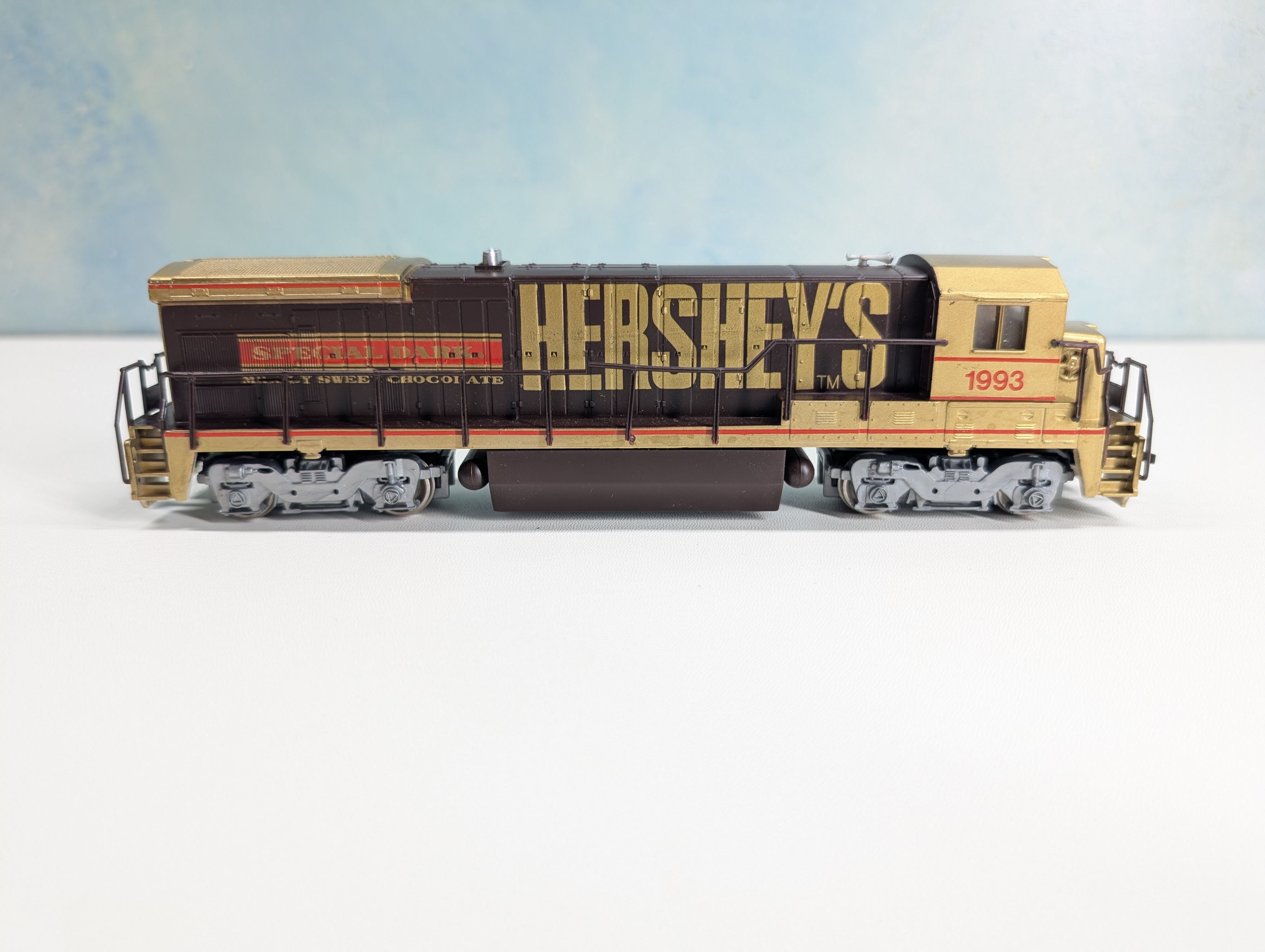 USED Bachmann HO Scale Diesel Locomotive Hershey's Special Dark Chocolate #1993 Tested! DC