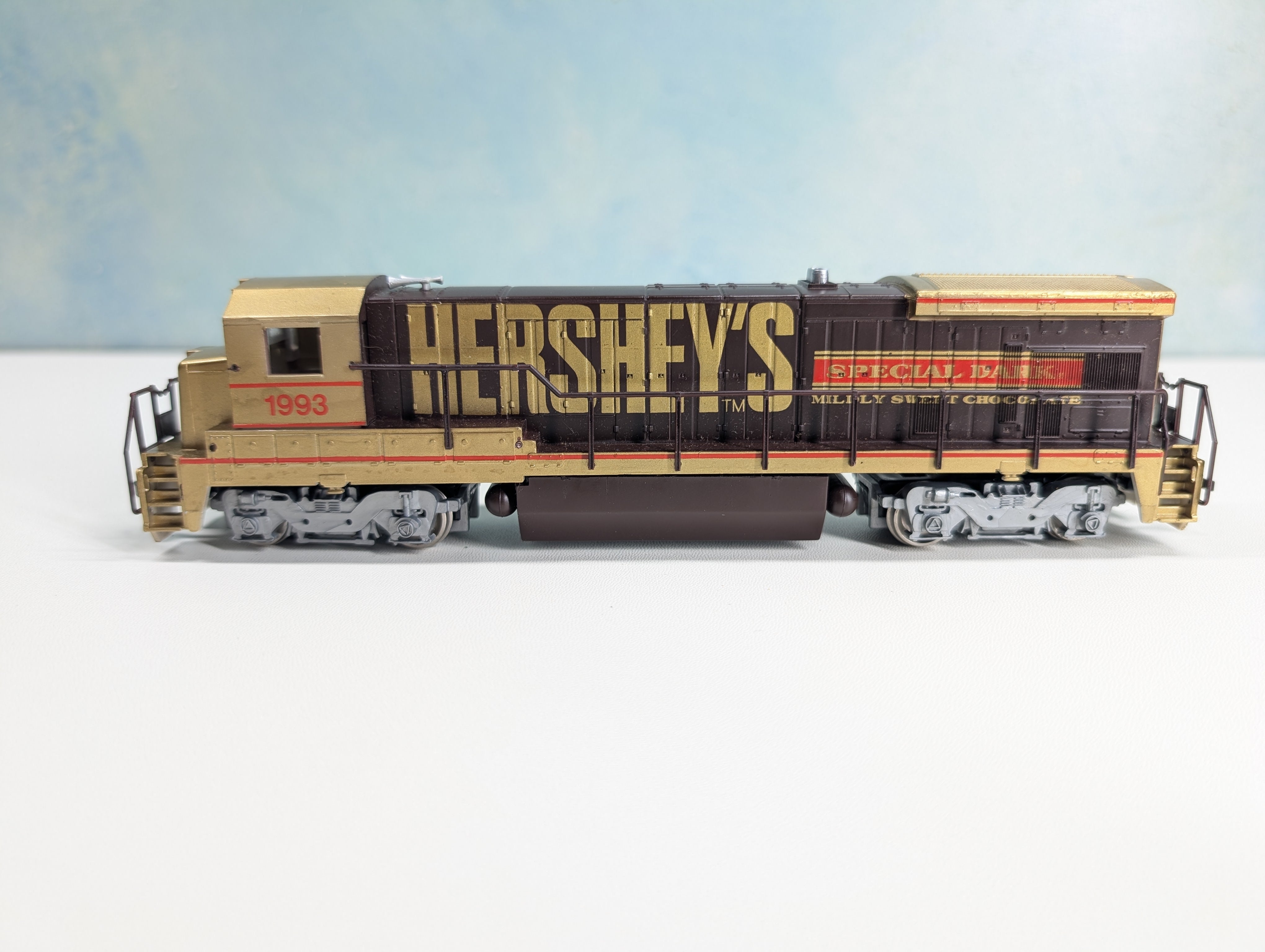 USED Bachmann HO Scale Diesel Locomotive Hershey's Special Dark Chocolate #1993 Tested! DC