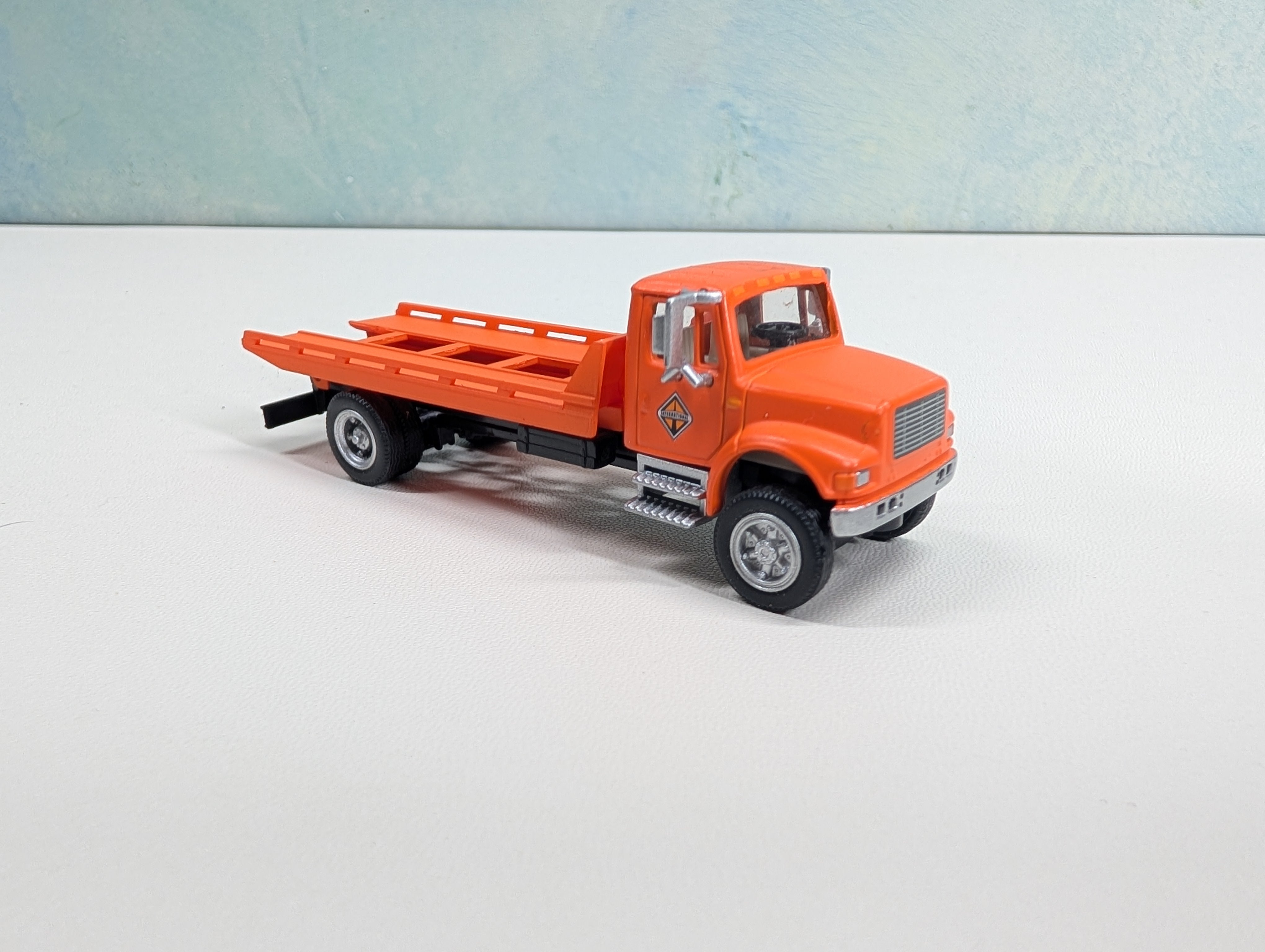 USED Boley HO Scale International Flatbed Tow Truck, Orange