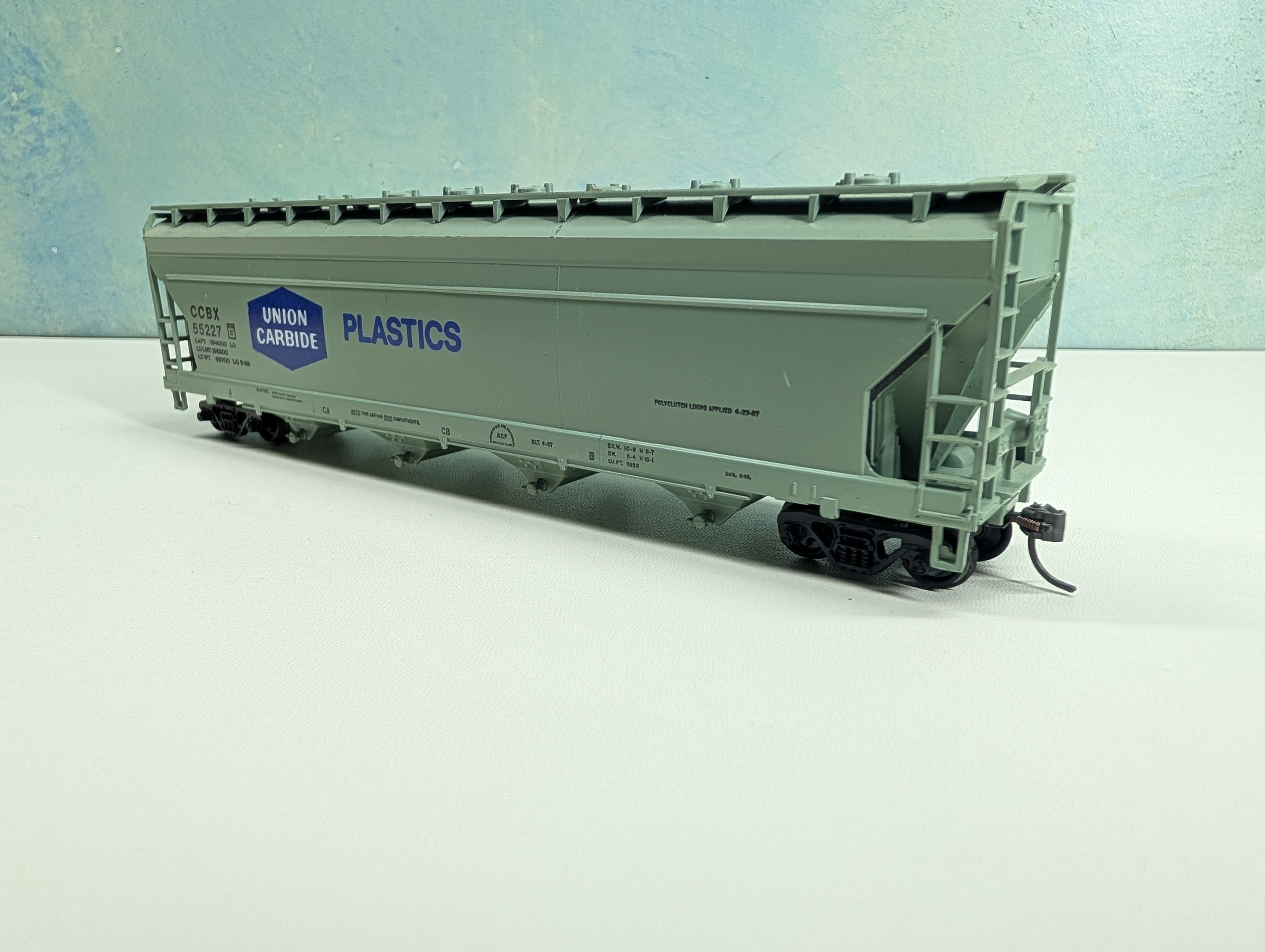 USED Athearn HO Scale ACF Centerflow Hopper Union Carbide CCBX #55227
