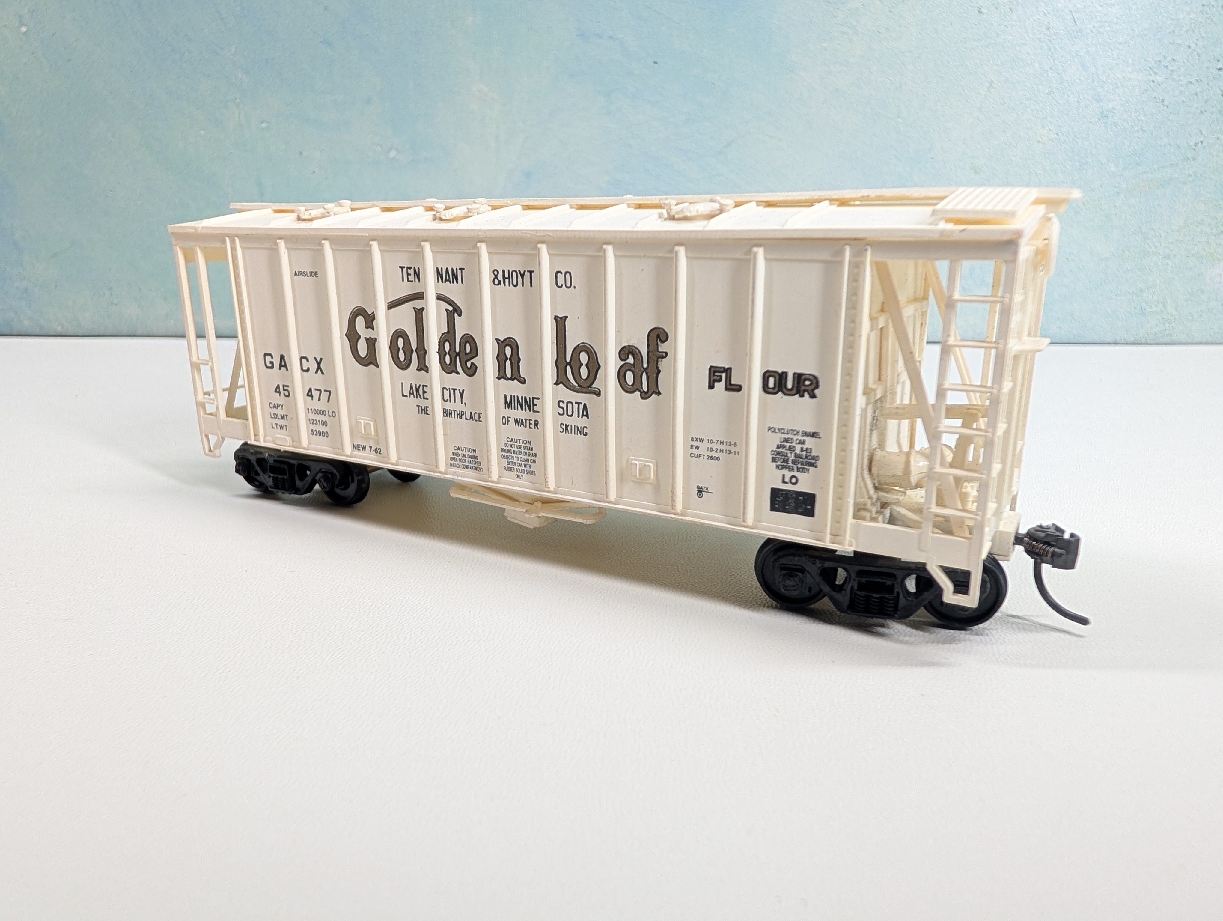 USED Walthers HO Scale Airslide Hopper Golden Loaf Flour GACX #45477