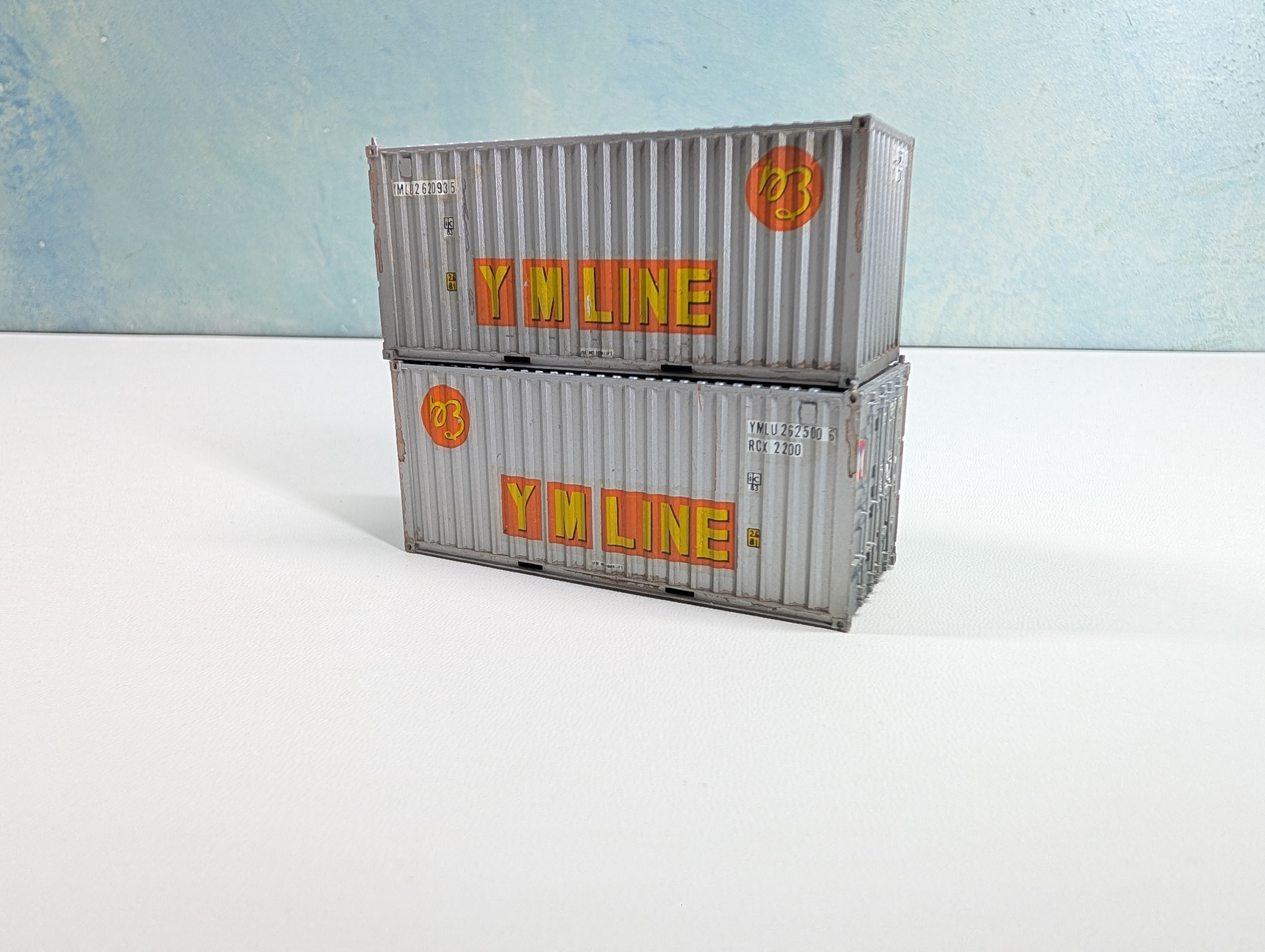 USED HO Scale 20' Containers, Weathered YM Line (2 pcs)