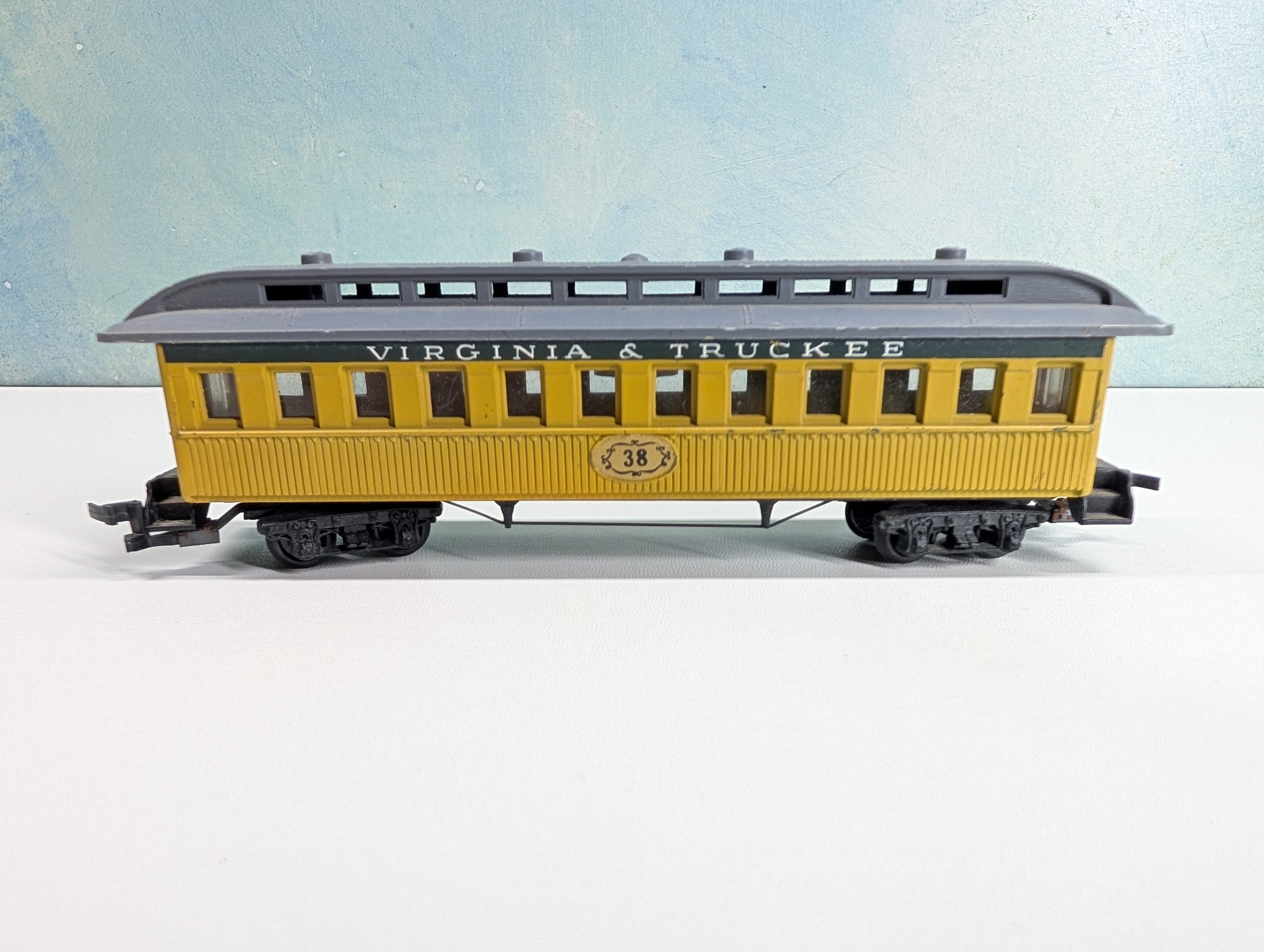USED Pocher HO Scale Old Time Passenger Car Virginia & Truckee #38