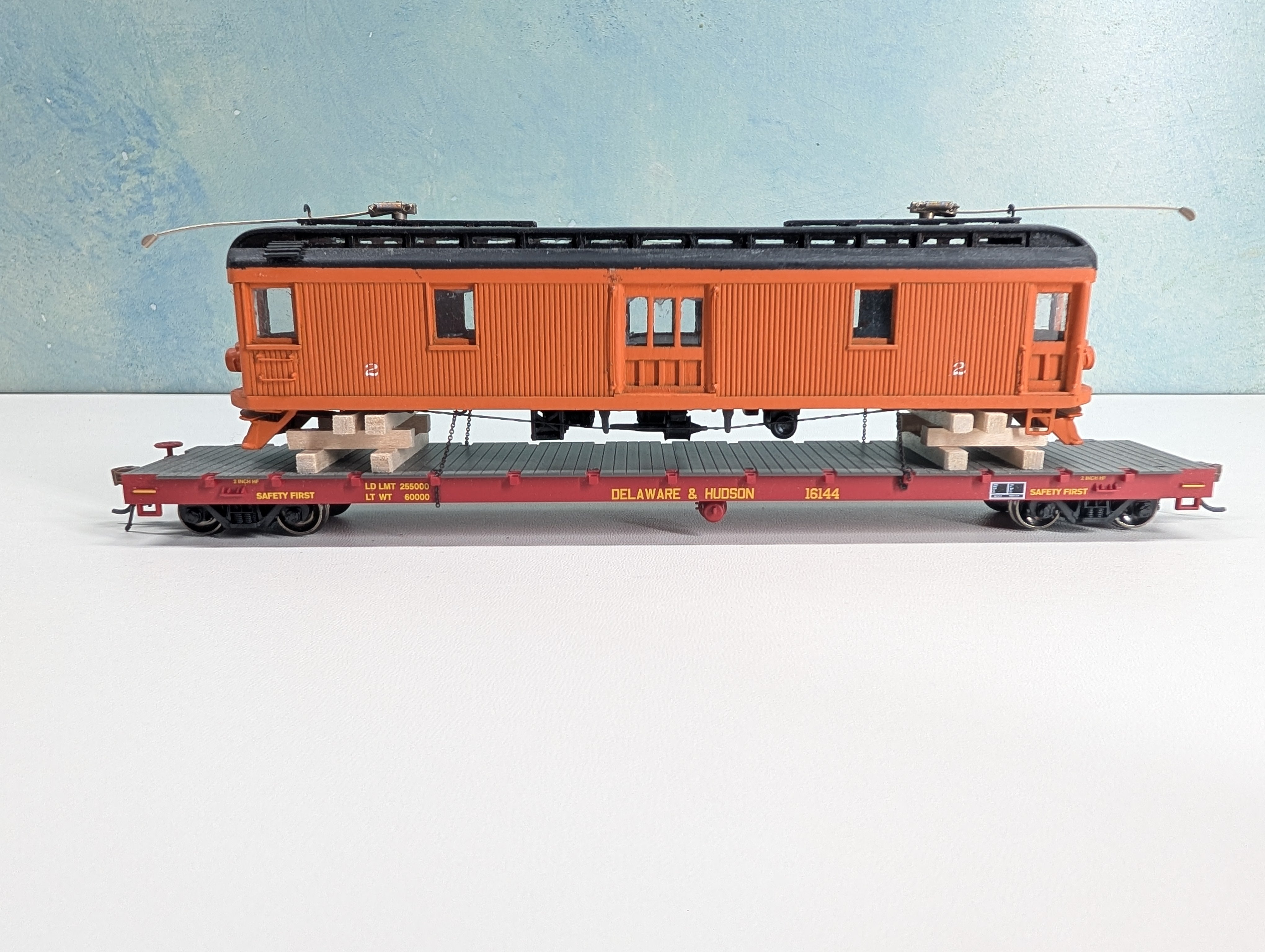 USED Walthers HO Scale 60' Flat Car w/ Custom Load Delaware and Hudson D&H #16144 Metal Wheels
