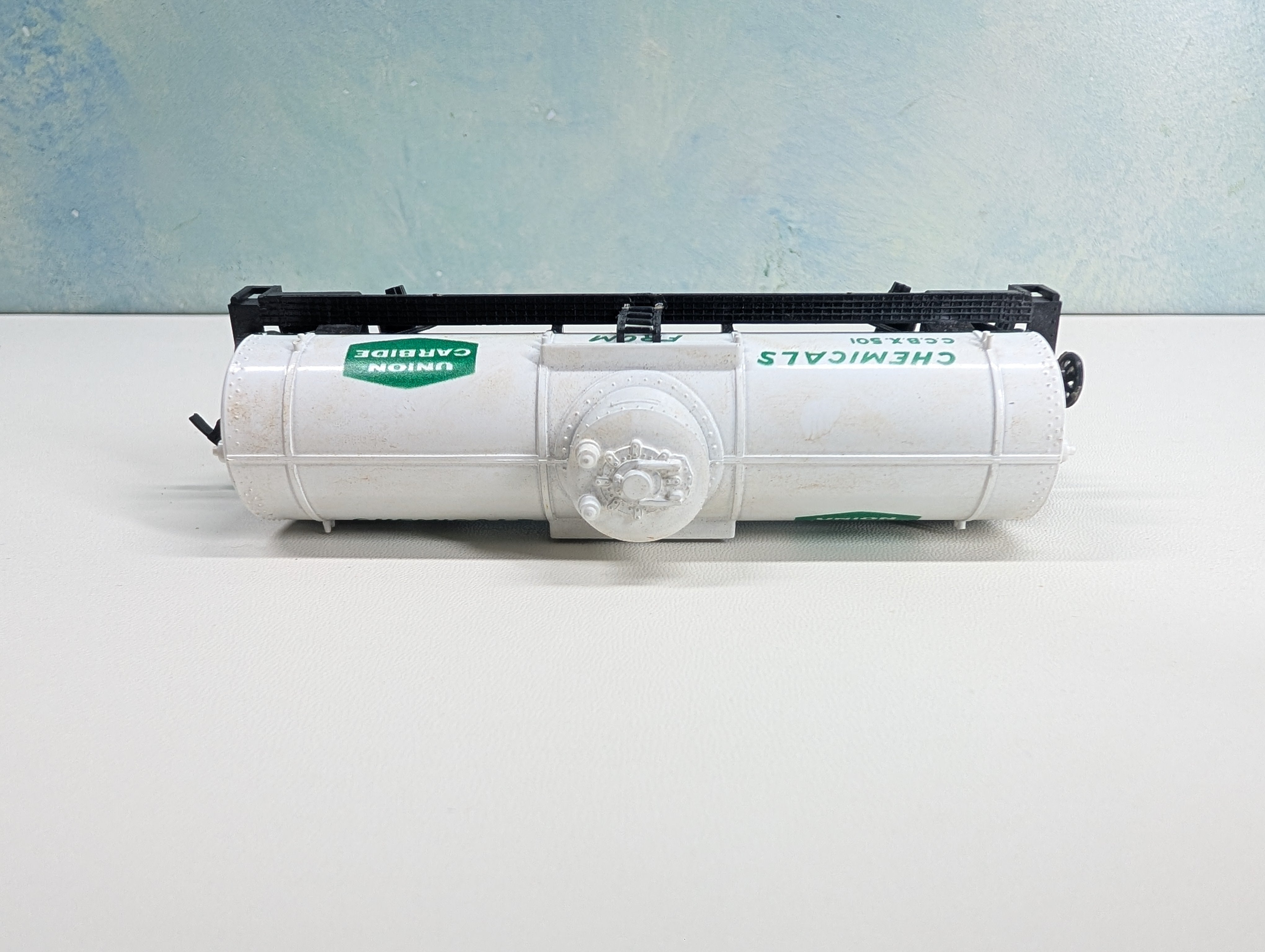 USED Life-Like HO Scale Single Dome Tank Car Union Carbide CCBX #501