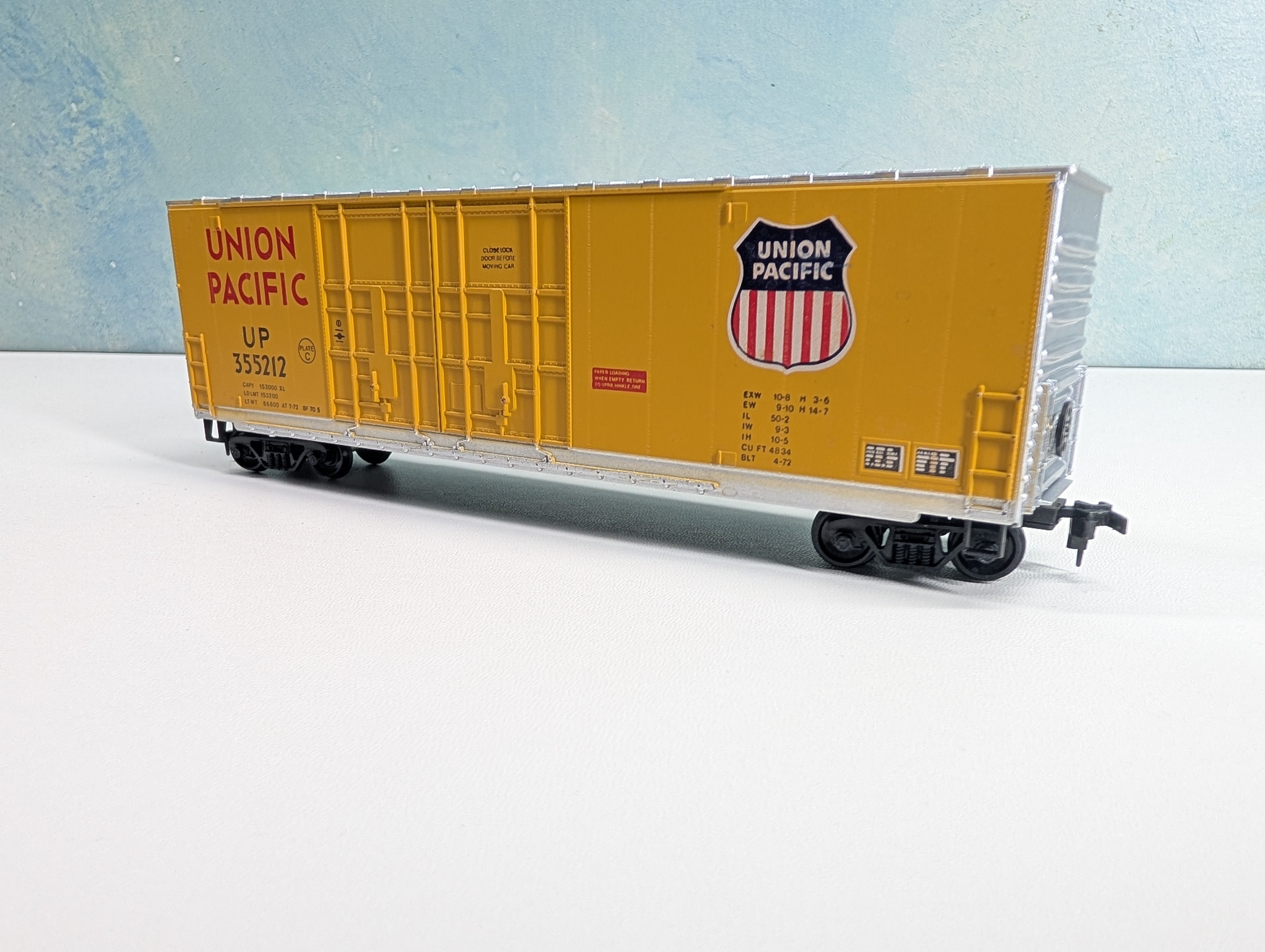 USED Roundhouse HO Scale 50' Box Car Union Pacific UP #355212