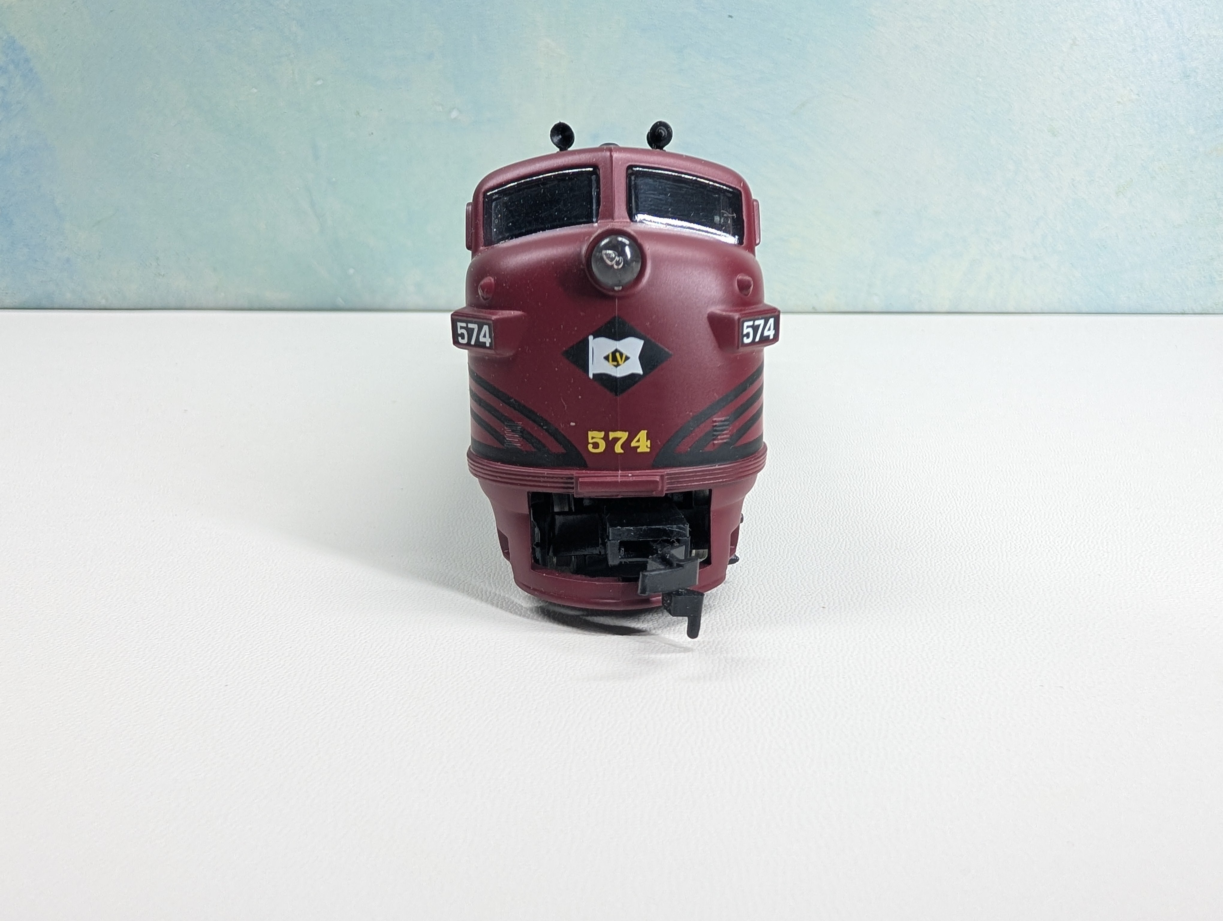 USED Mantua #423-027 HO Scale F-7A Diesel Locomotive w/ Flywheel Lehigh Valley LV #574 Runs Great!