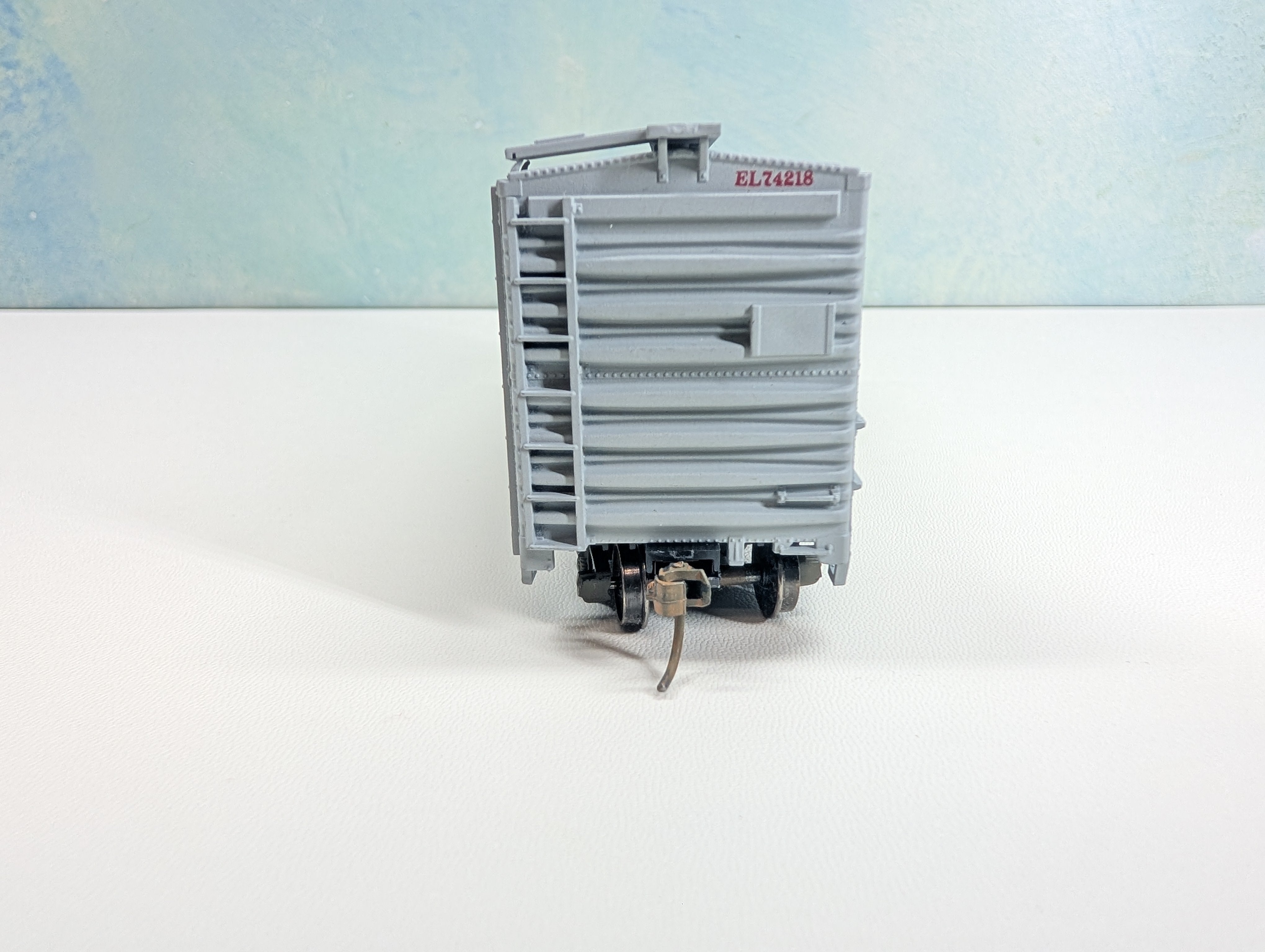 USED Accurail HO Scale 40' Box Car w/ Weathered Trucks Erie Lackawanna EL #74218 Metal Wheels