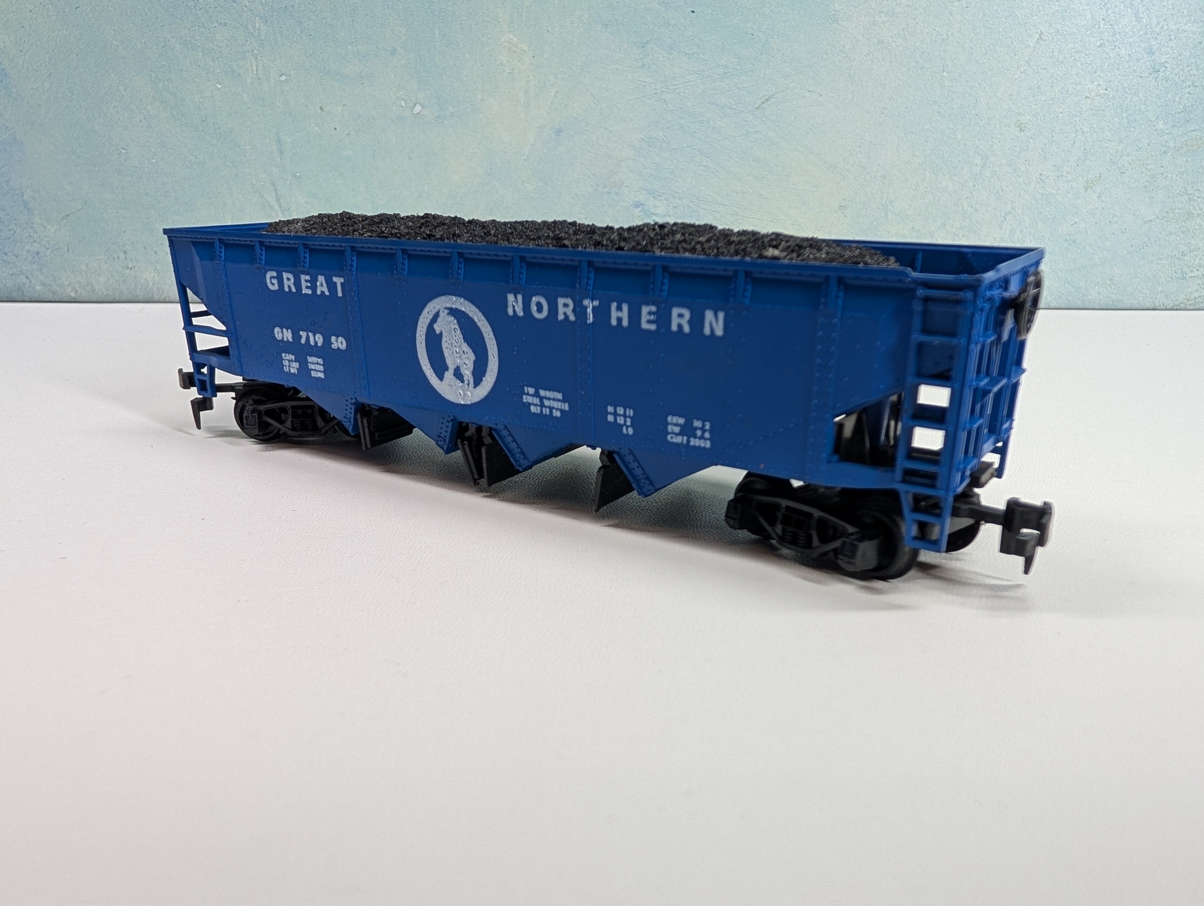 USED AHM HO Scale Operating Quad Hopper w/ Load Great Northern GN #71950
