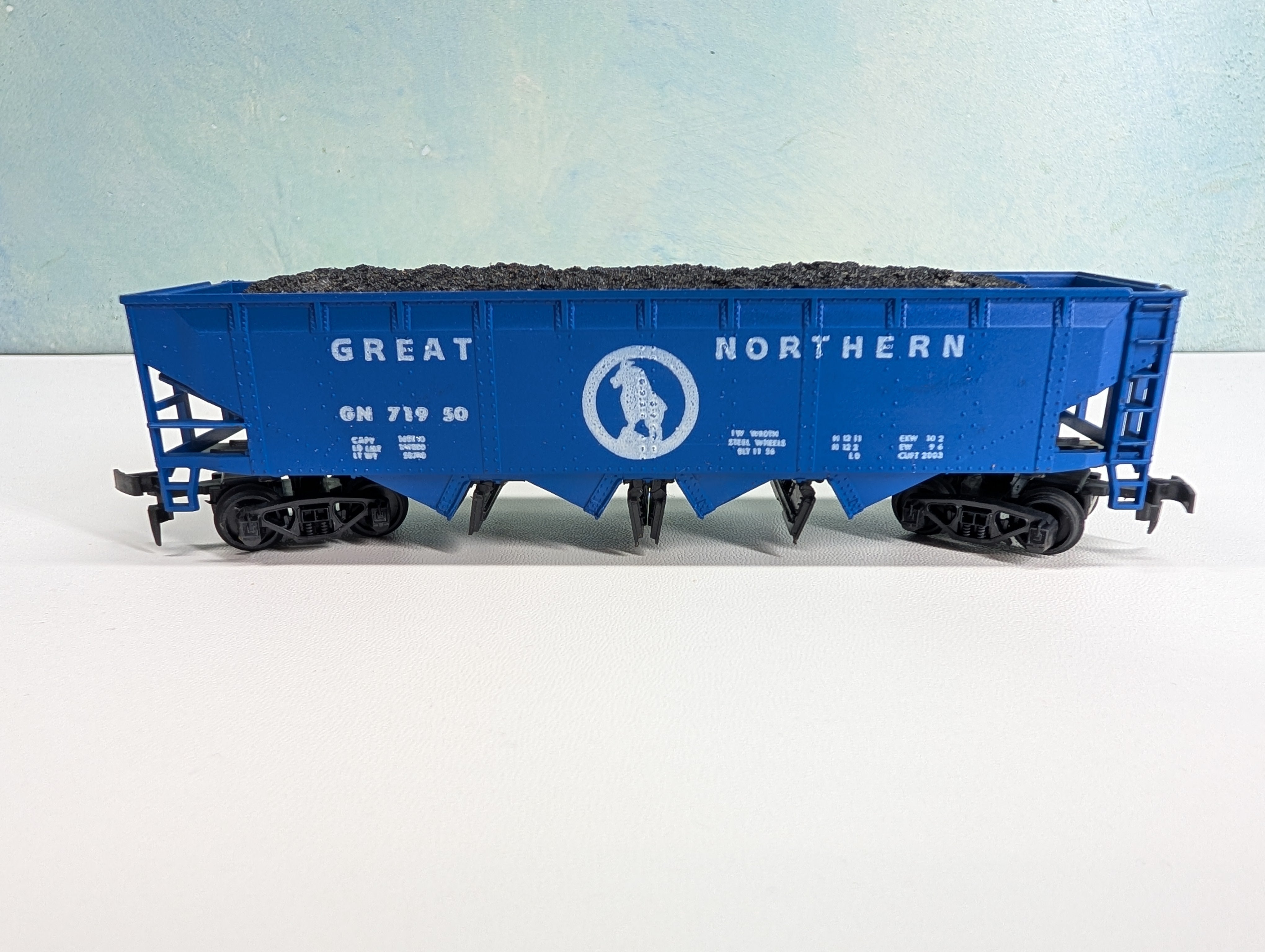 USED AHM HO Scale Operating Quad Hopper w/ Load Great Northern GN #71950