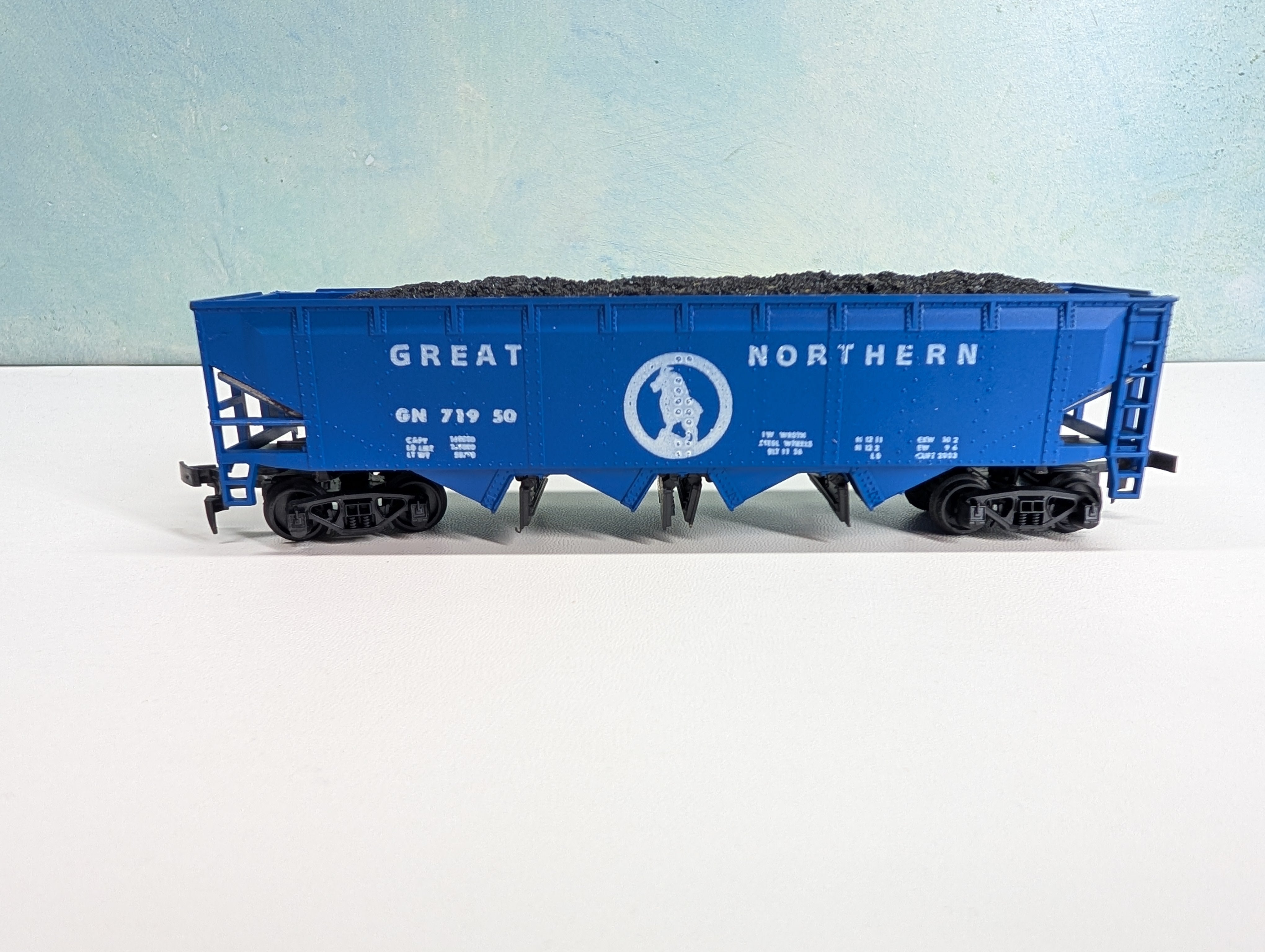 USED AHM HO Scale Operating Quad Hopper w/ Load Great Northern GN #71950