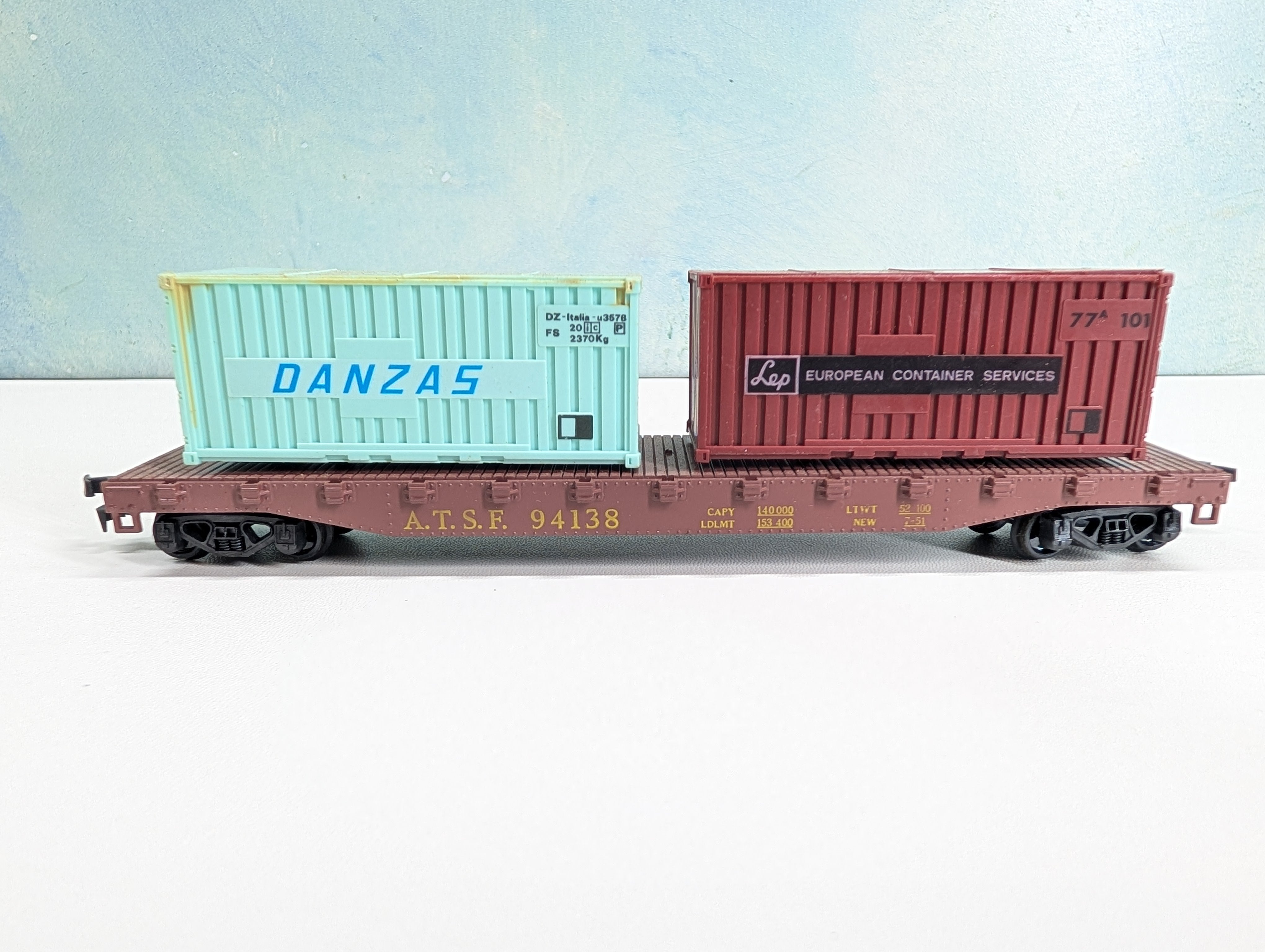 USED PMI HO Scale 50' Flat Car w/ Containers Santa Fe ATSF #94138