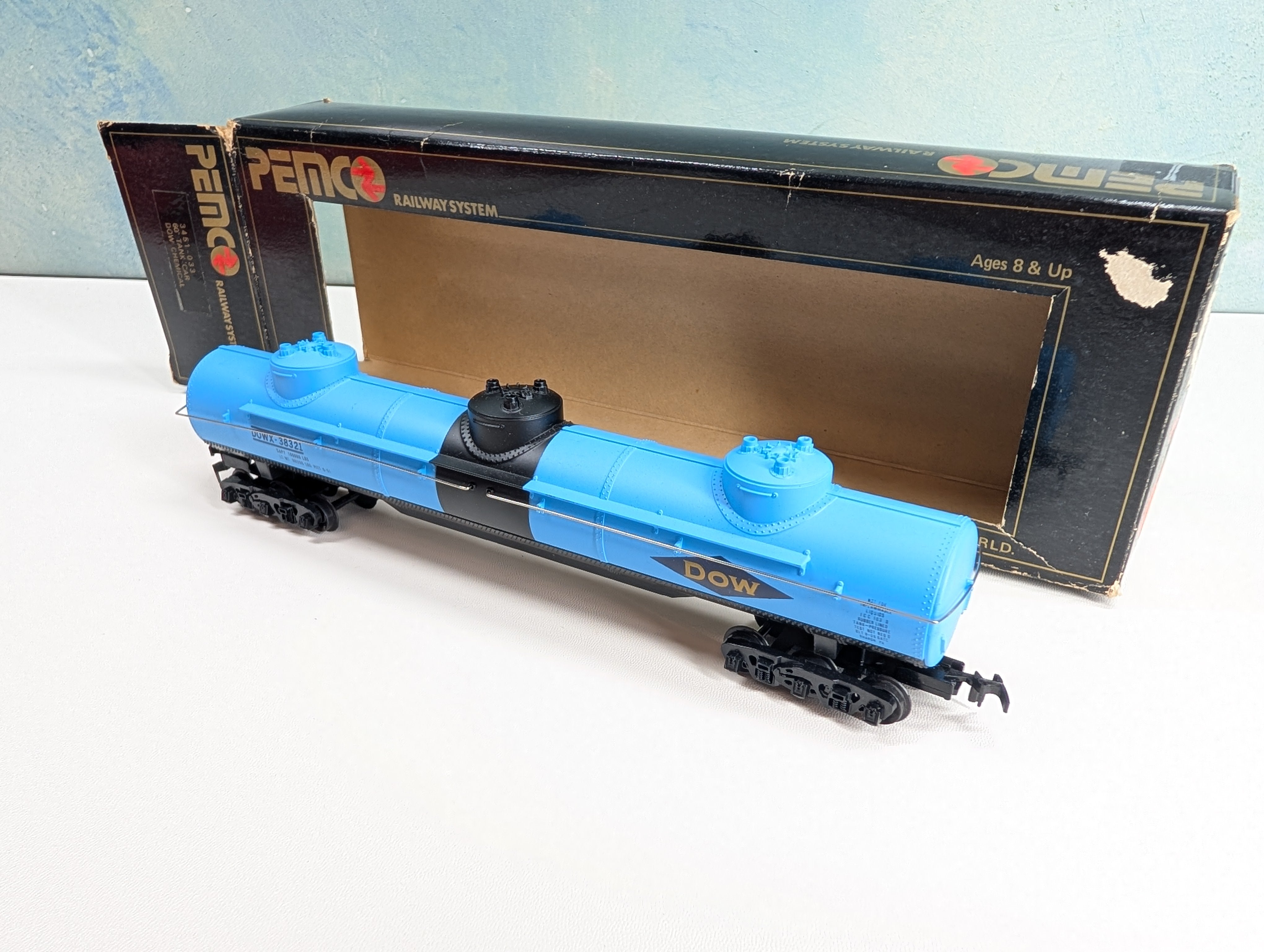 USED PEMCO HO Scale 60' Tank Car Dow Chemical DOWX #38321