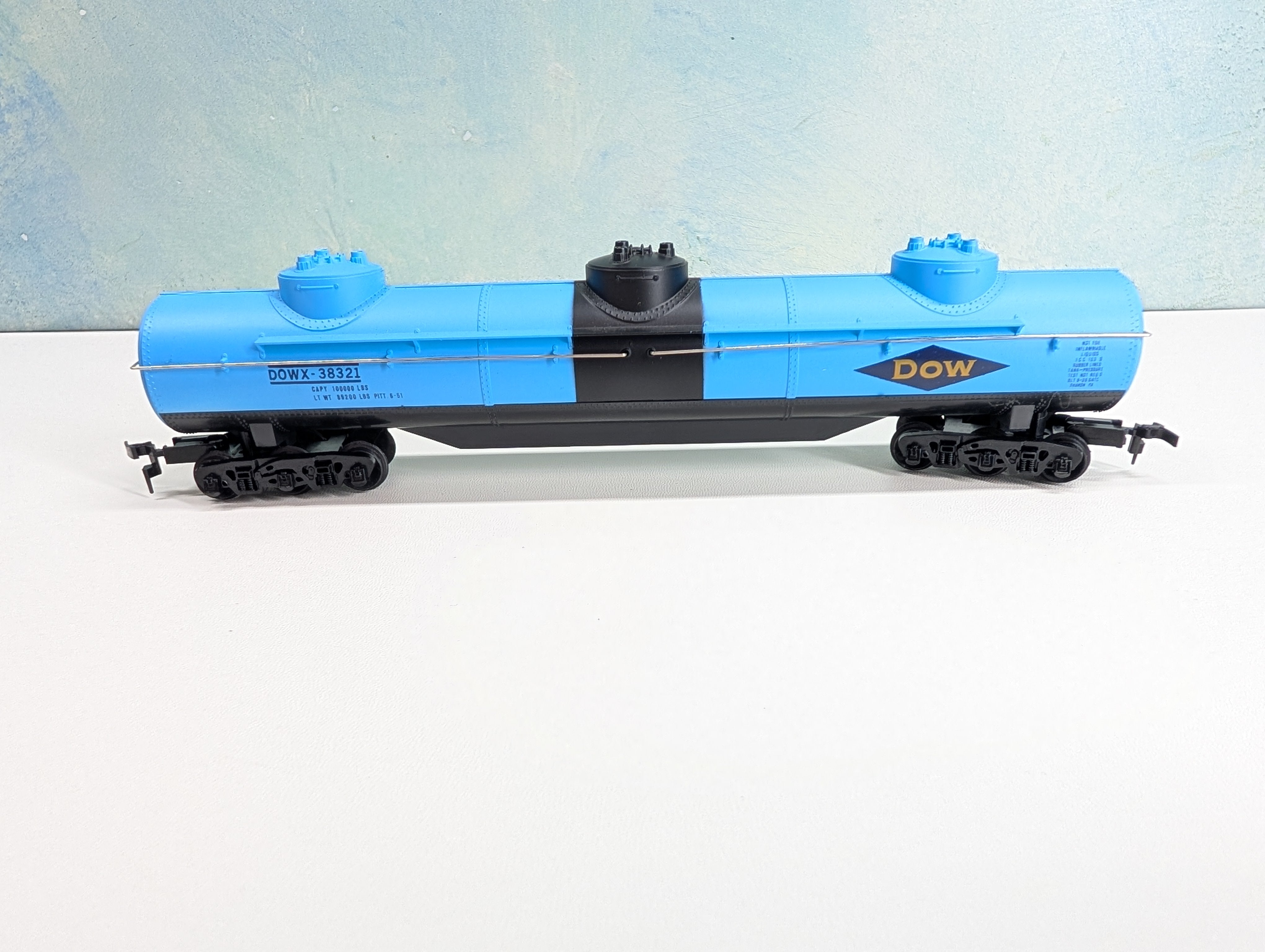 USED PEMCO HO Scale 60' Tank Car Dow Chemical DOWX #38321