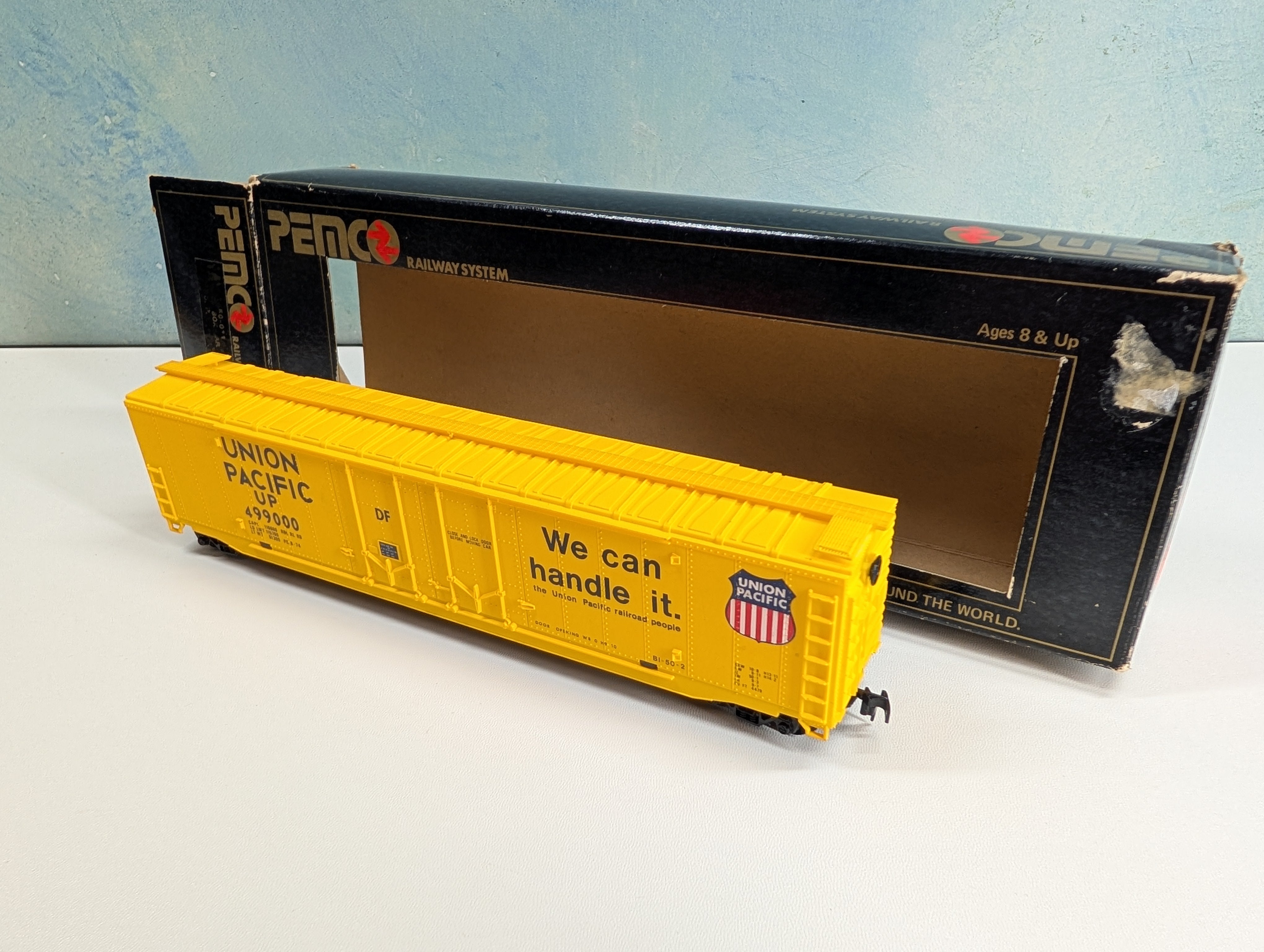 USED PEMCO HO Scale 60' Box Car Union Pacific UP #499000