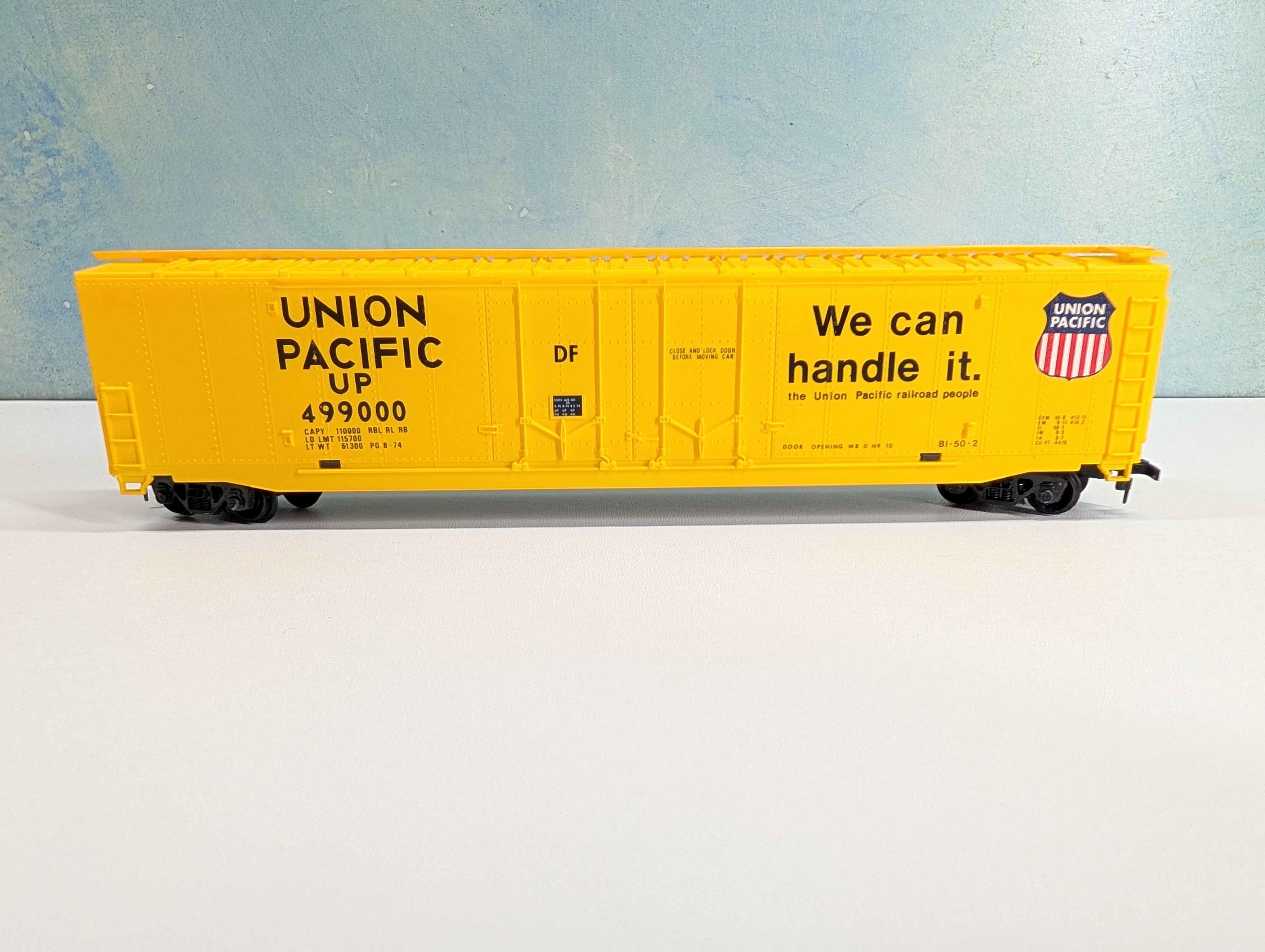 USED PEMCO HO Scale 60' Box Car Union Pacific UP #499000