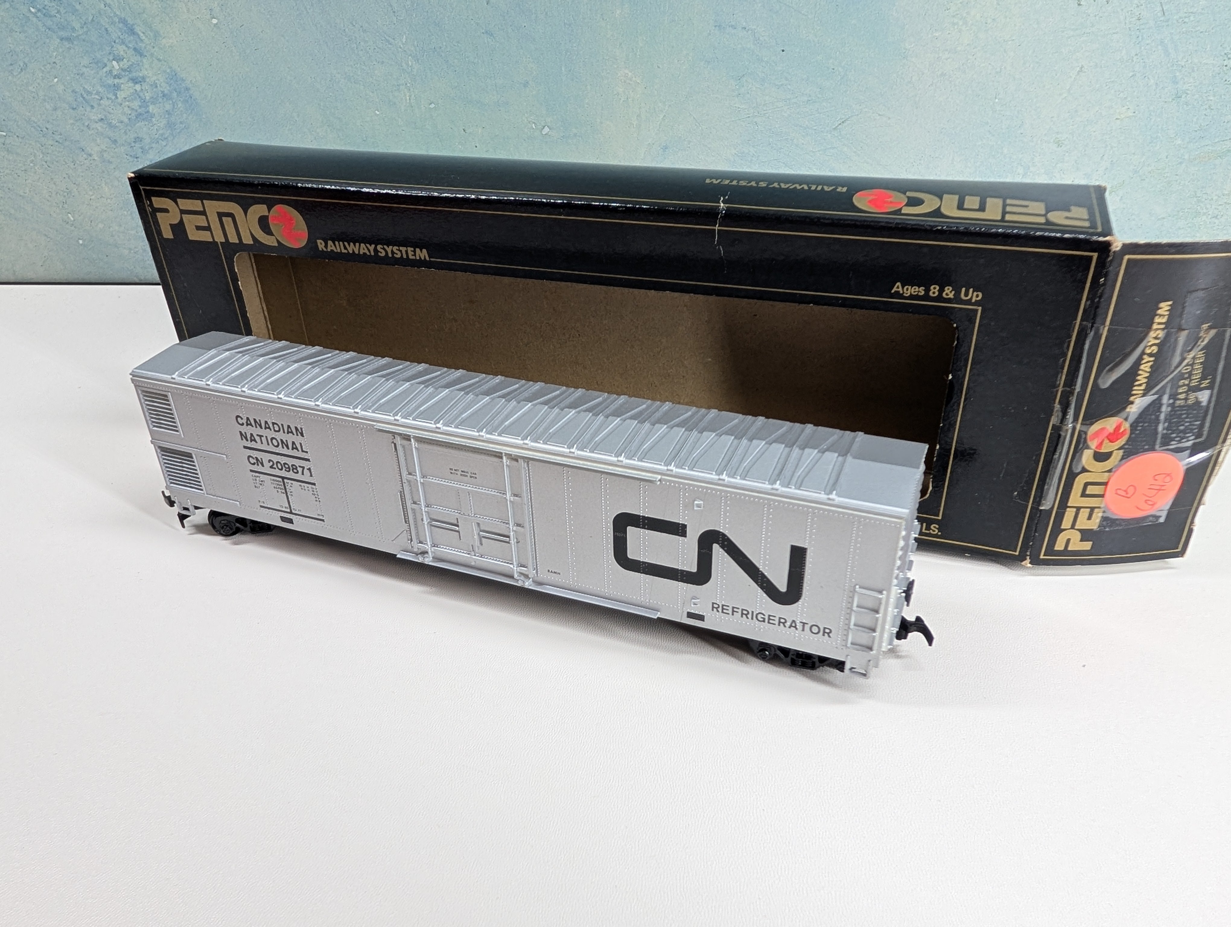 USED PEMCO HO Scale 60' Reefer Box Car Canadian National CN #209871