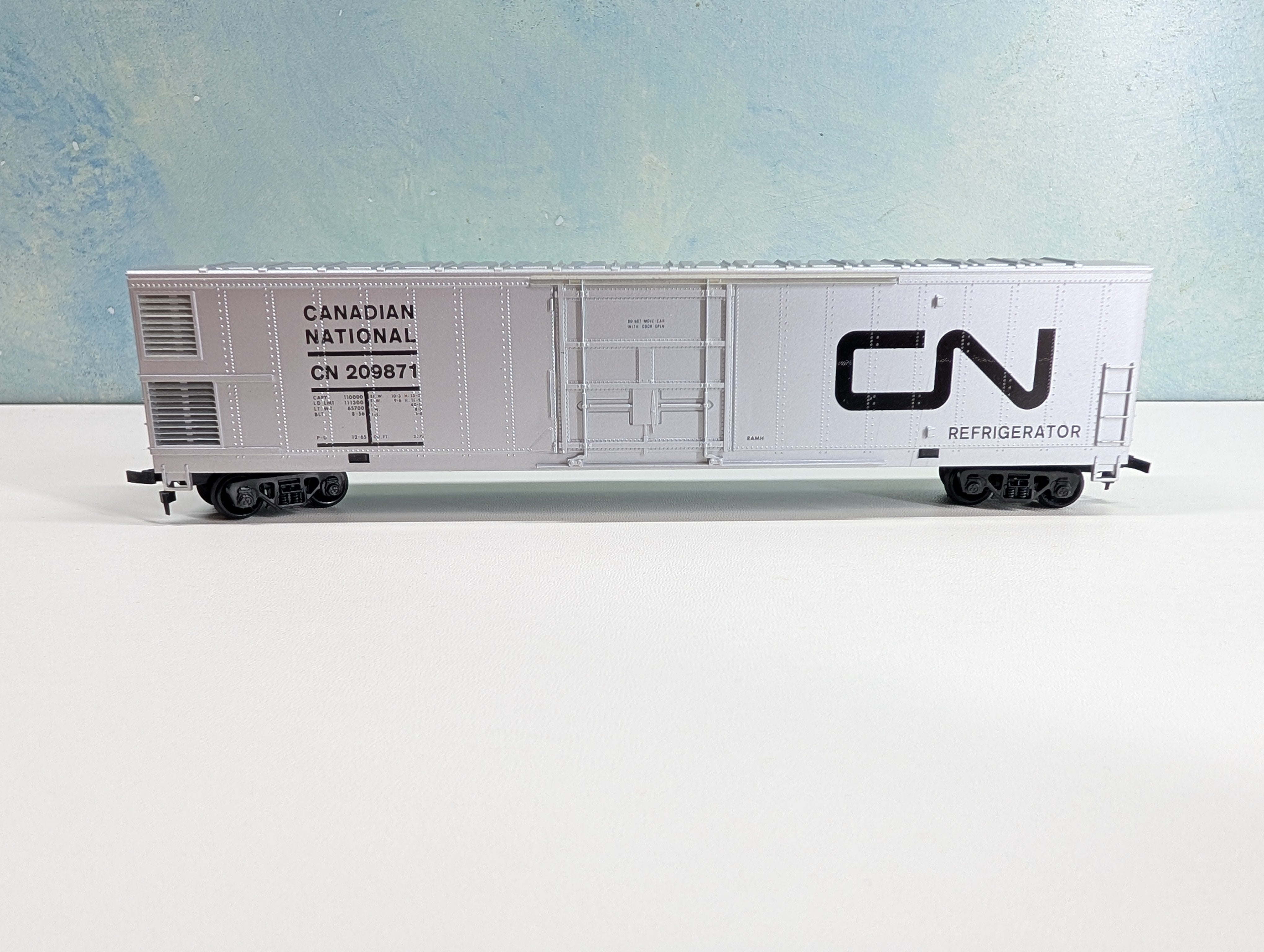 USED PEMCO HO Scale 60' Reefer Box Car Canadian National CN #209871