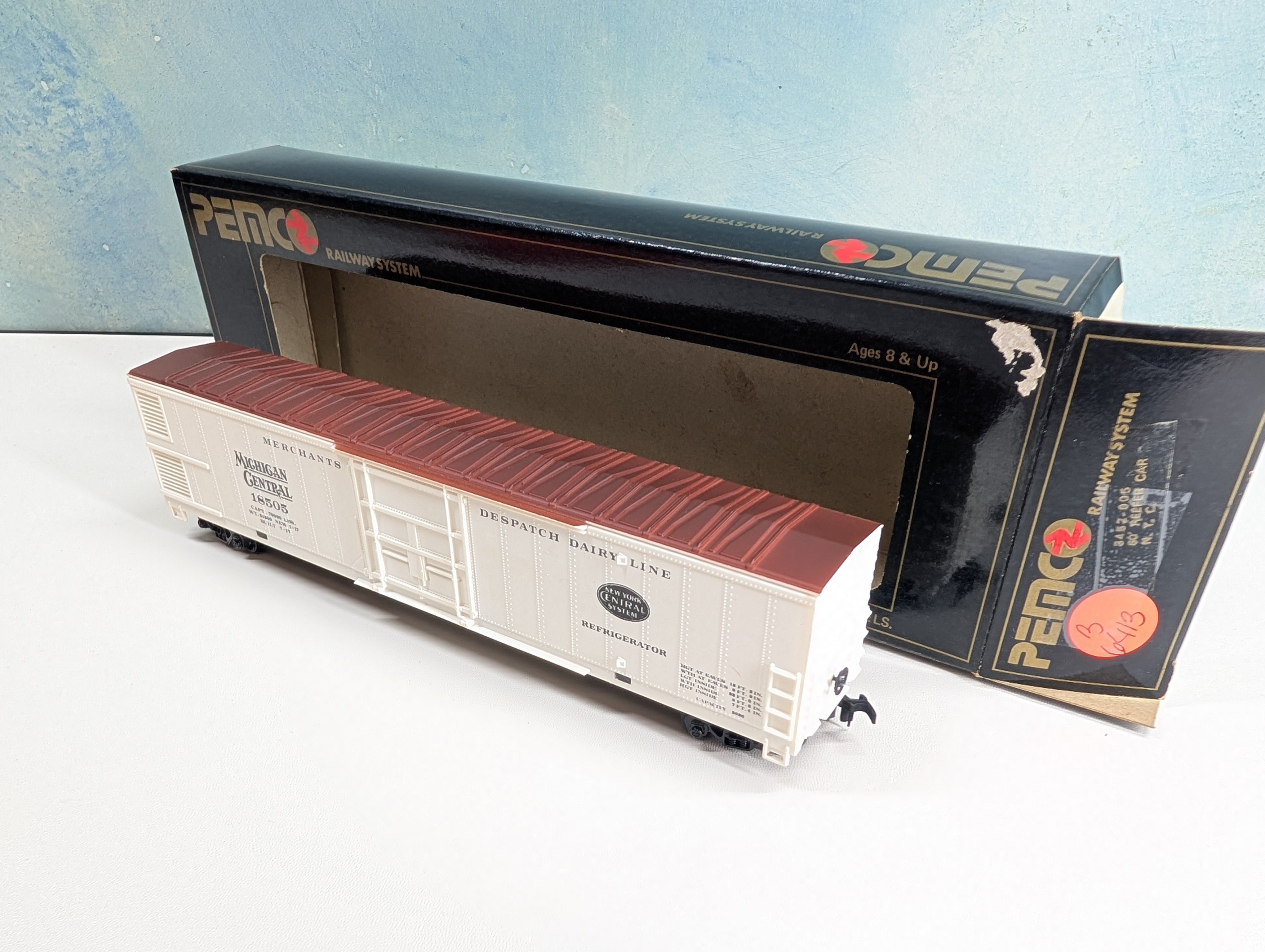 USED PEMCO HO Scale 60' Reefer Box Car Michigan Central #18505 Merchants Despatch