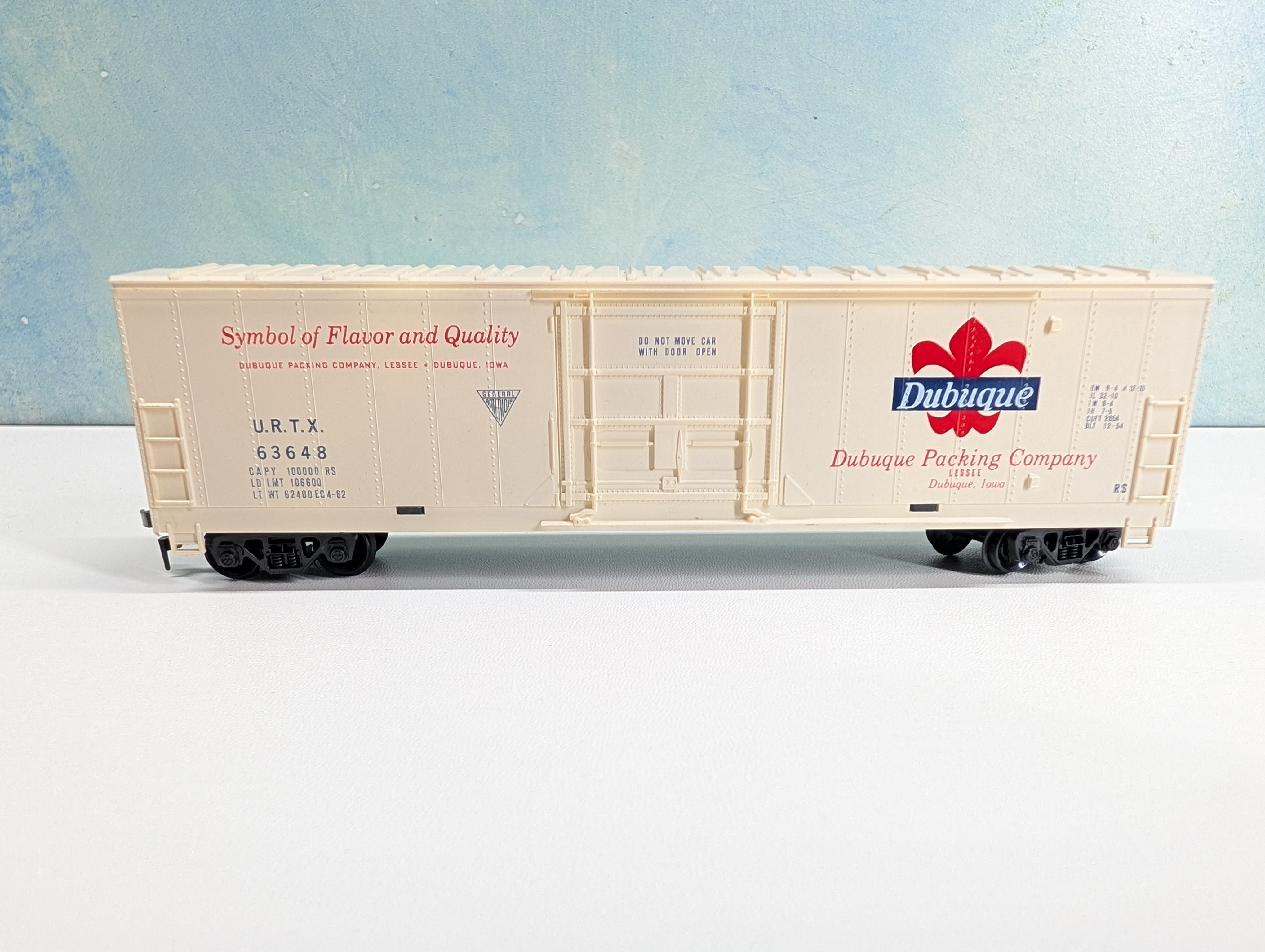 USED PEMCO HO Scale 50' Reefer Box Car Dubuque Packing Co URTX #63648